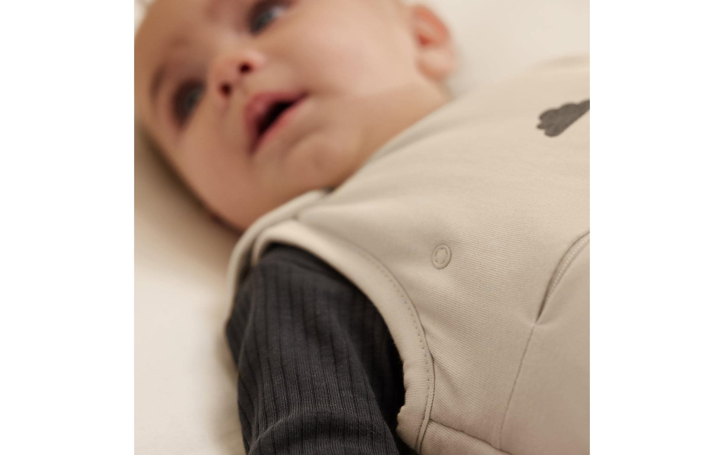   Sac de couchage pour bébé »Snüz Pouch 0-6 Monate Sand mit Wölkchen, TOG 0.5«