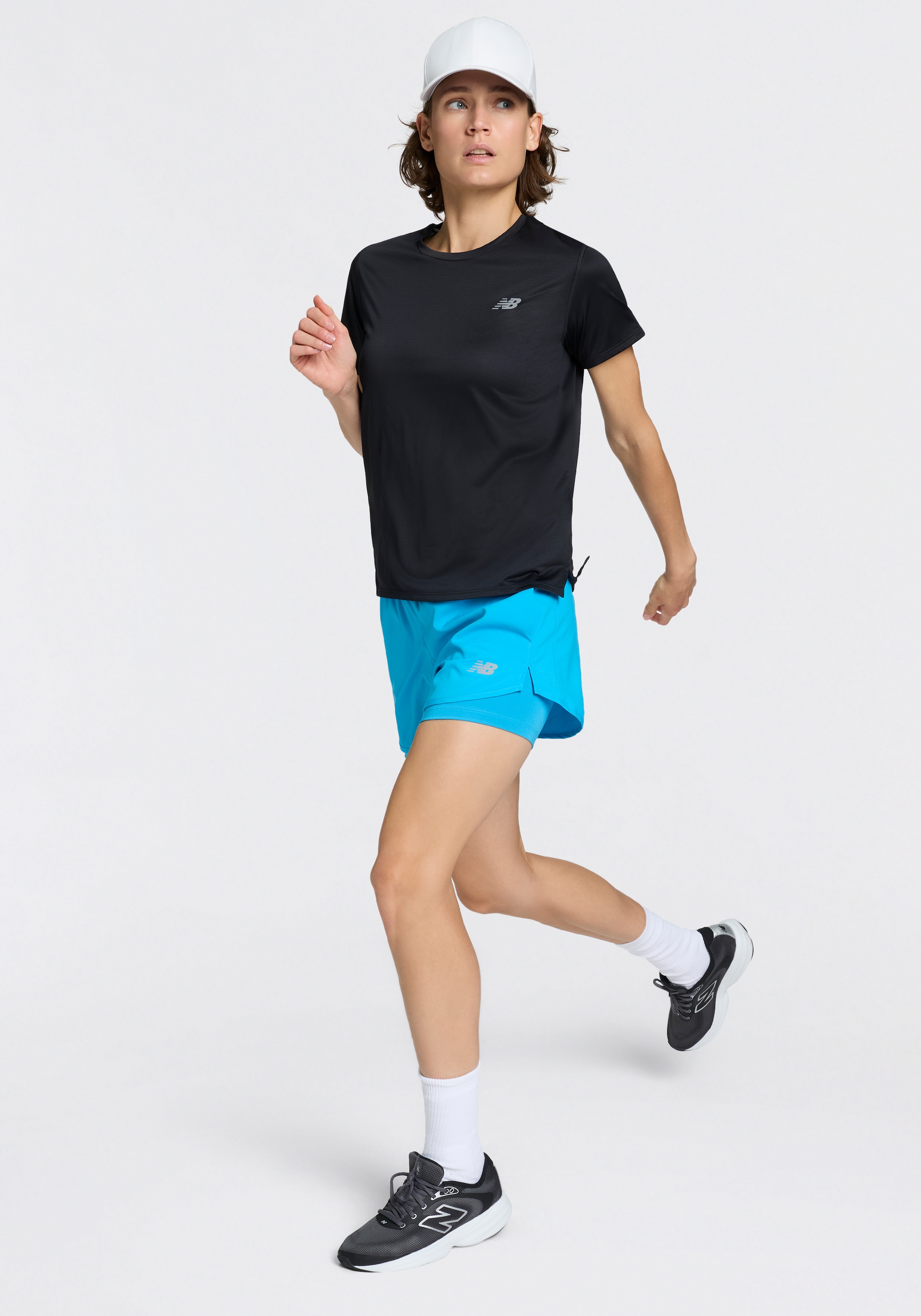 New Balance Laufshirt »Sports Essentials T-Shirt Womens TOP-36327« mit eingefasster Kante am Rundhalsausschnitt, Kurzarm, atmungsaktiv