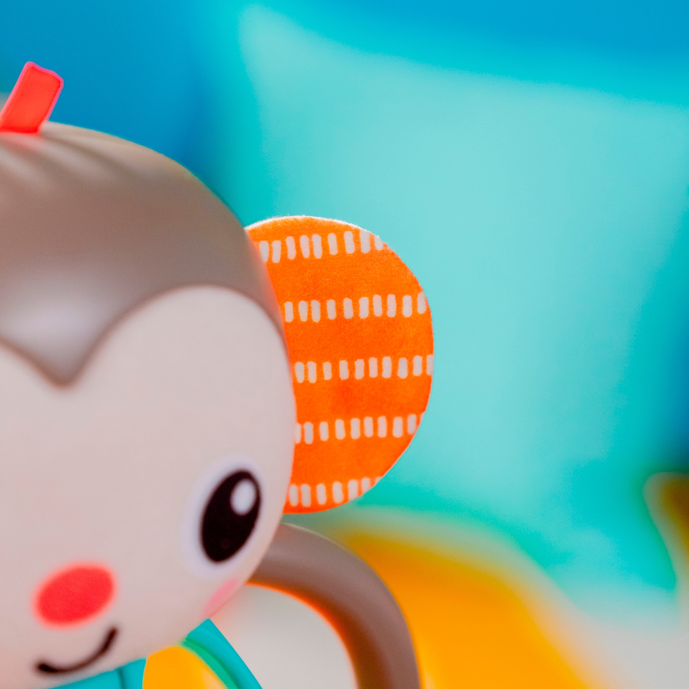 Bright Starts Greifspielzeug »Grab & Giggle Monkey™ Multi-Sensory Toy« mit Sound