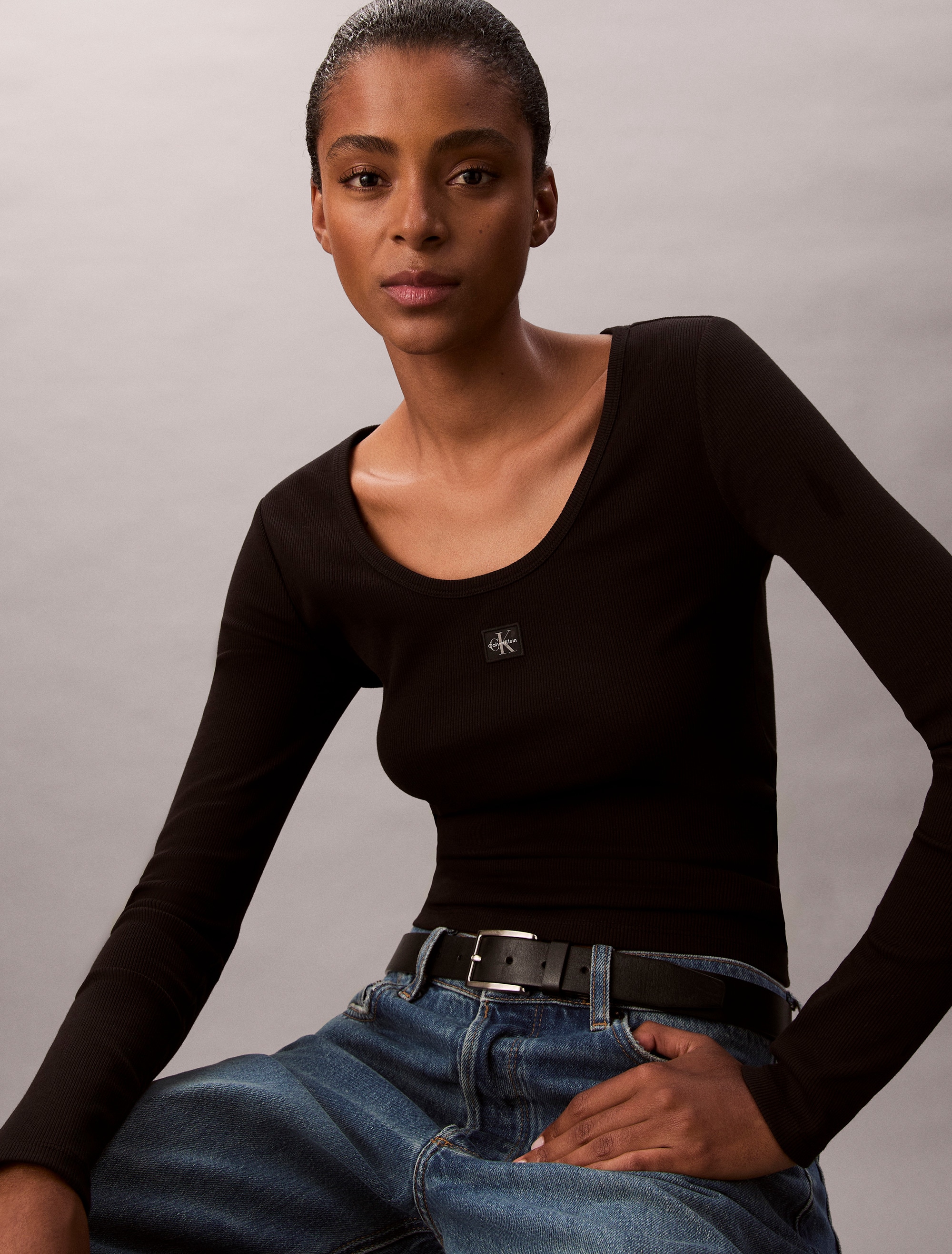 Calvin Klein Jeans T-shirt à manches longues »LS WOVEN LABEL 2X2 RIB SCOOP NEC« Mit Rundhalsausschnitt, regular fit