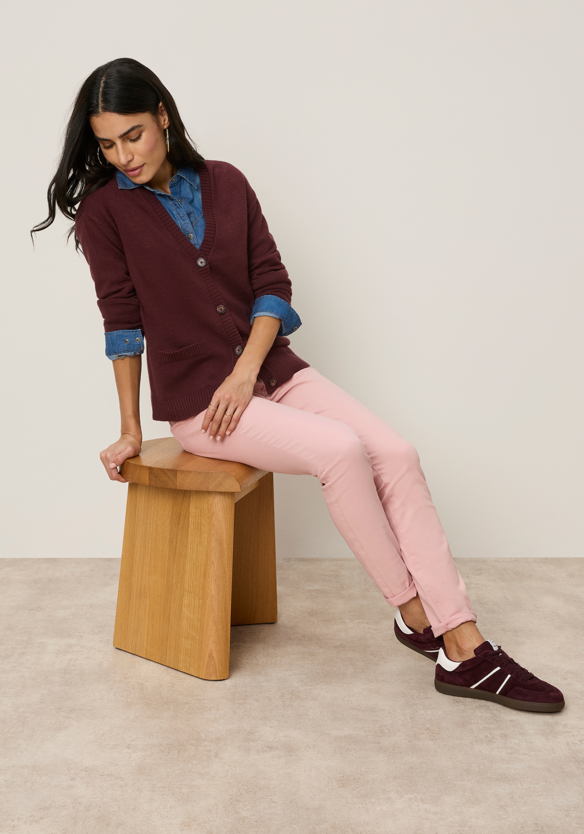 Tamaris Veste en tricot »mit kurzem Schnitt, aus elastischem Strickmaterial« avec patte de boutonnage