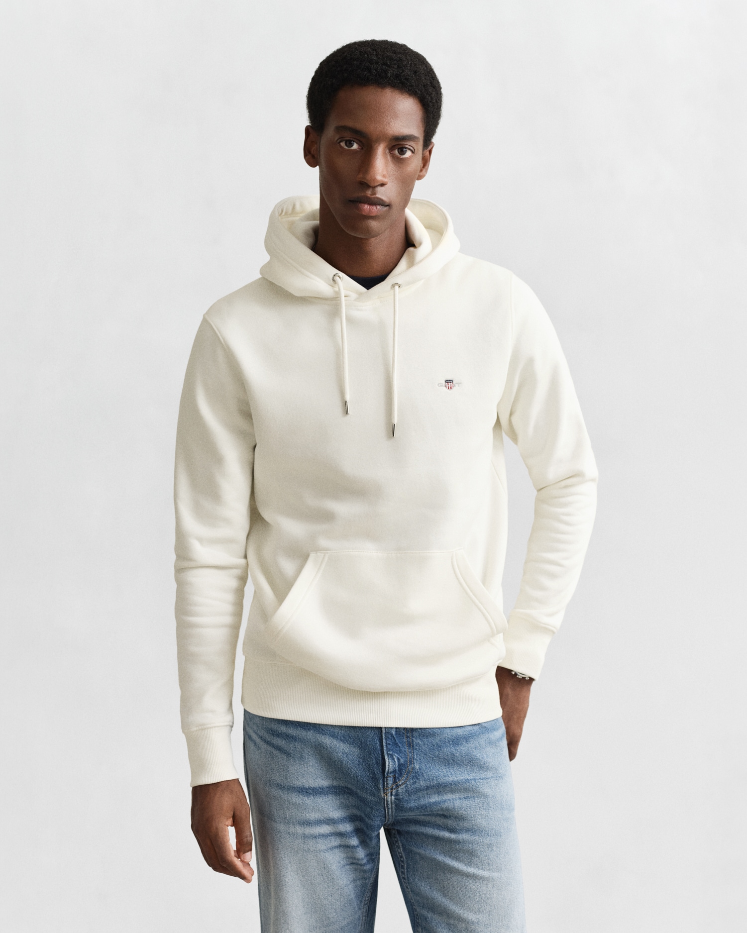 Gant Hoodie »REG SHIELD HOODIE«, avec broderie du logo sur la poitrine
