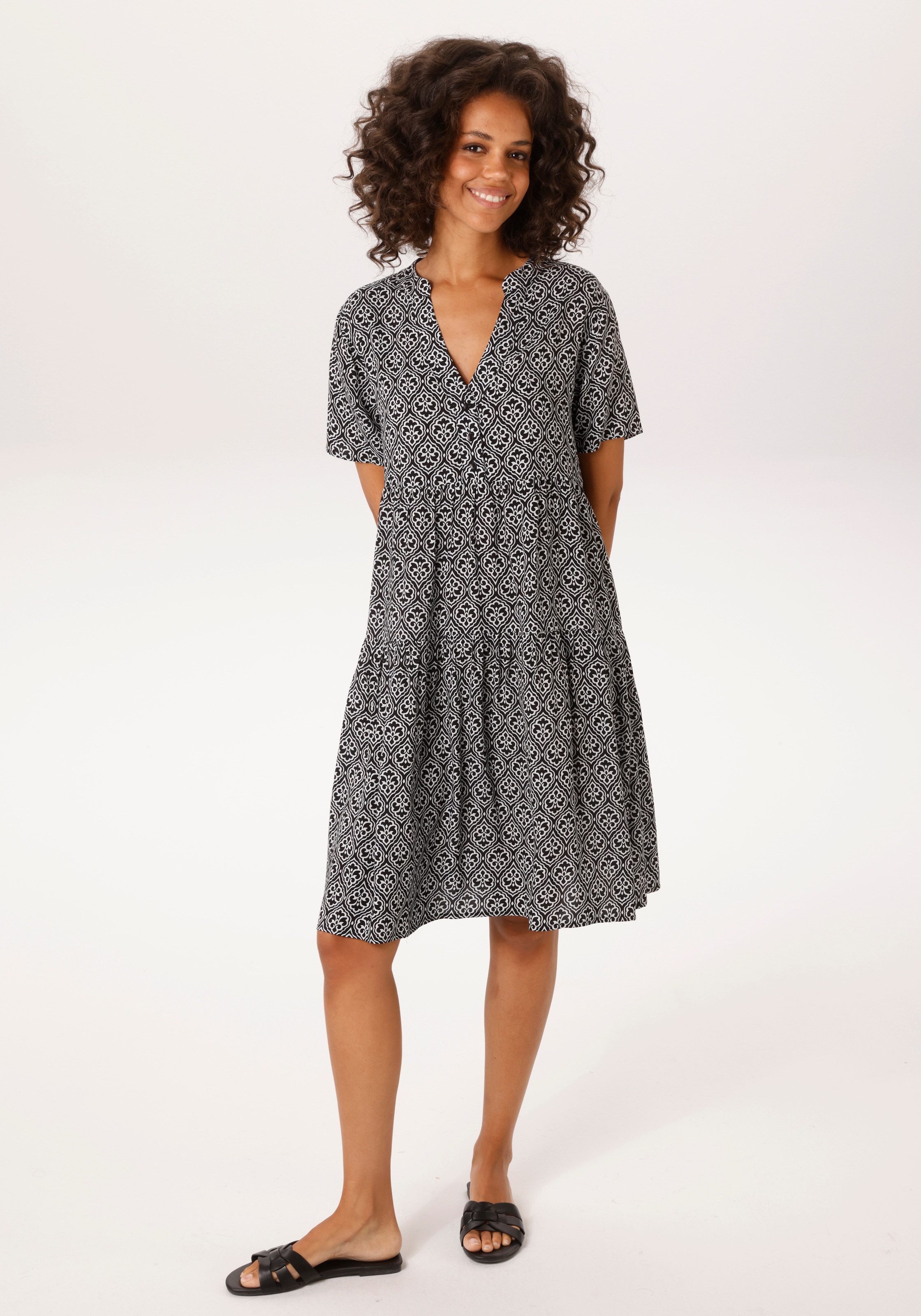 Aniston CASUAL Robe d'été mit fantasievollem, grafischen Druck - NEUE KOLLEKTION