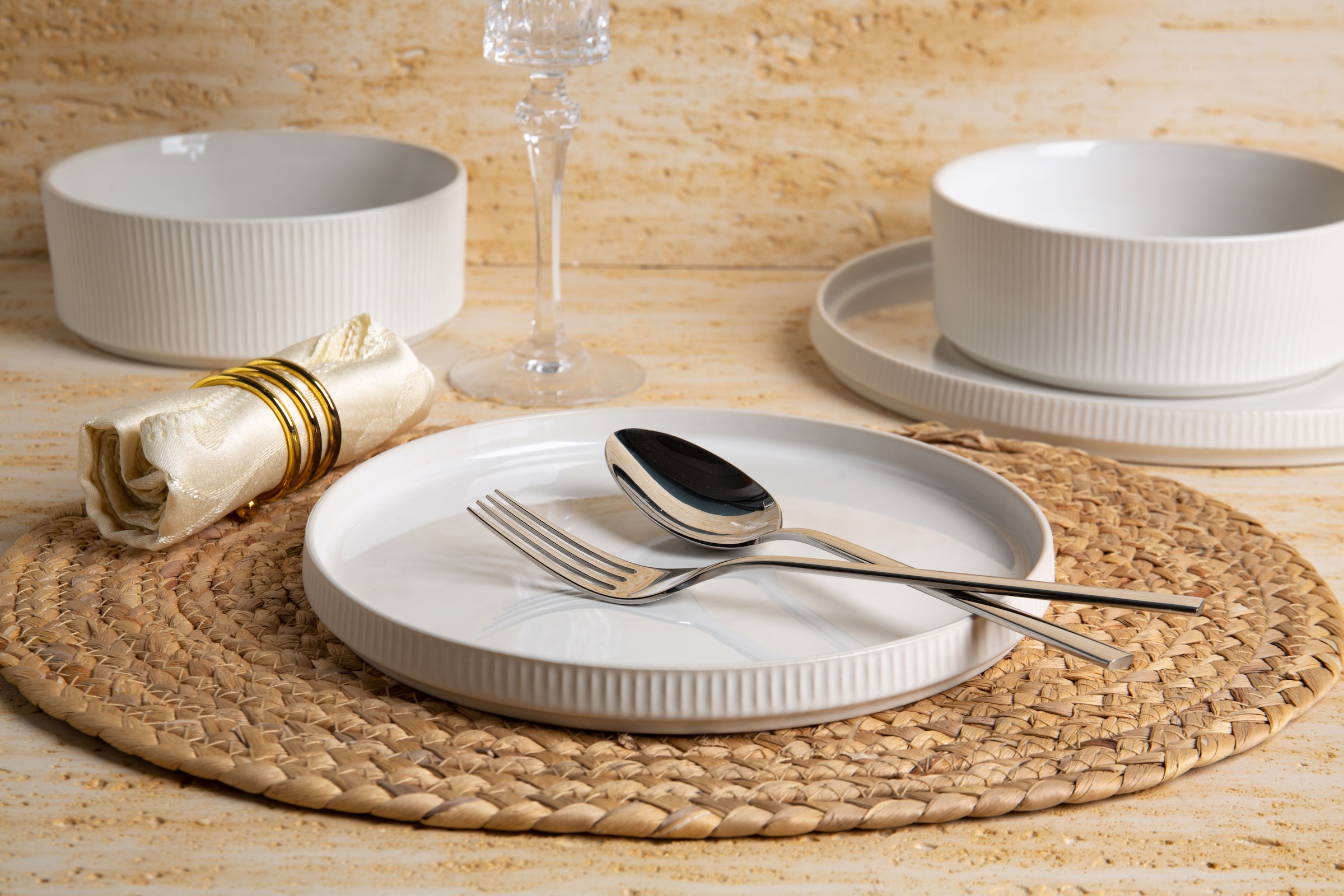 GOODproduct Set de vaisselle »Ylvii, aussen matt, innen reaktiv glasiert« spülmaschinenfest und mikrowellengeeignet