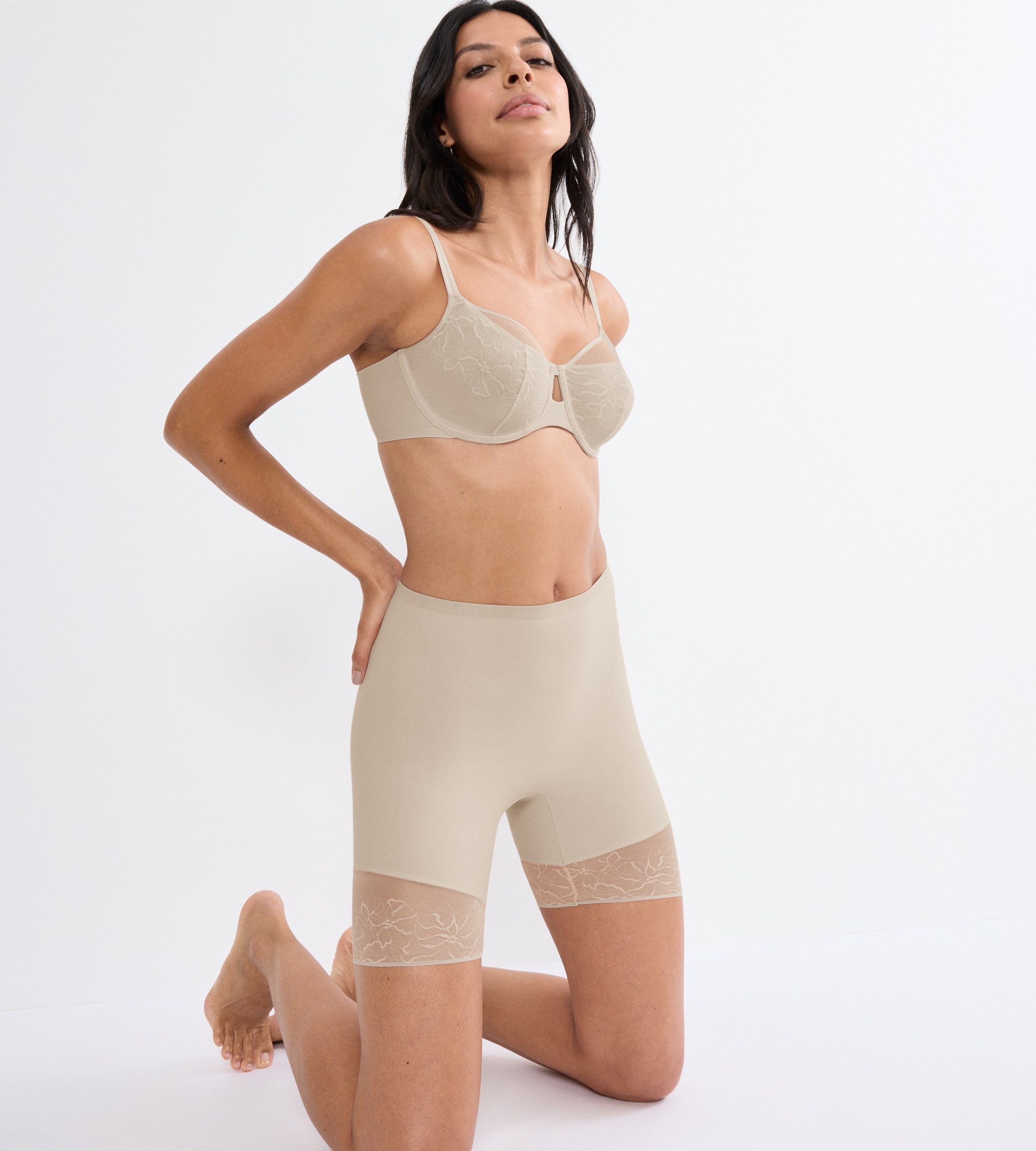Triumph Panty »Comfort Contour Mid-Thigh Panty« flache formende Spitze