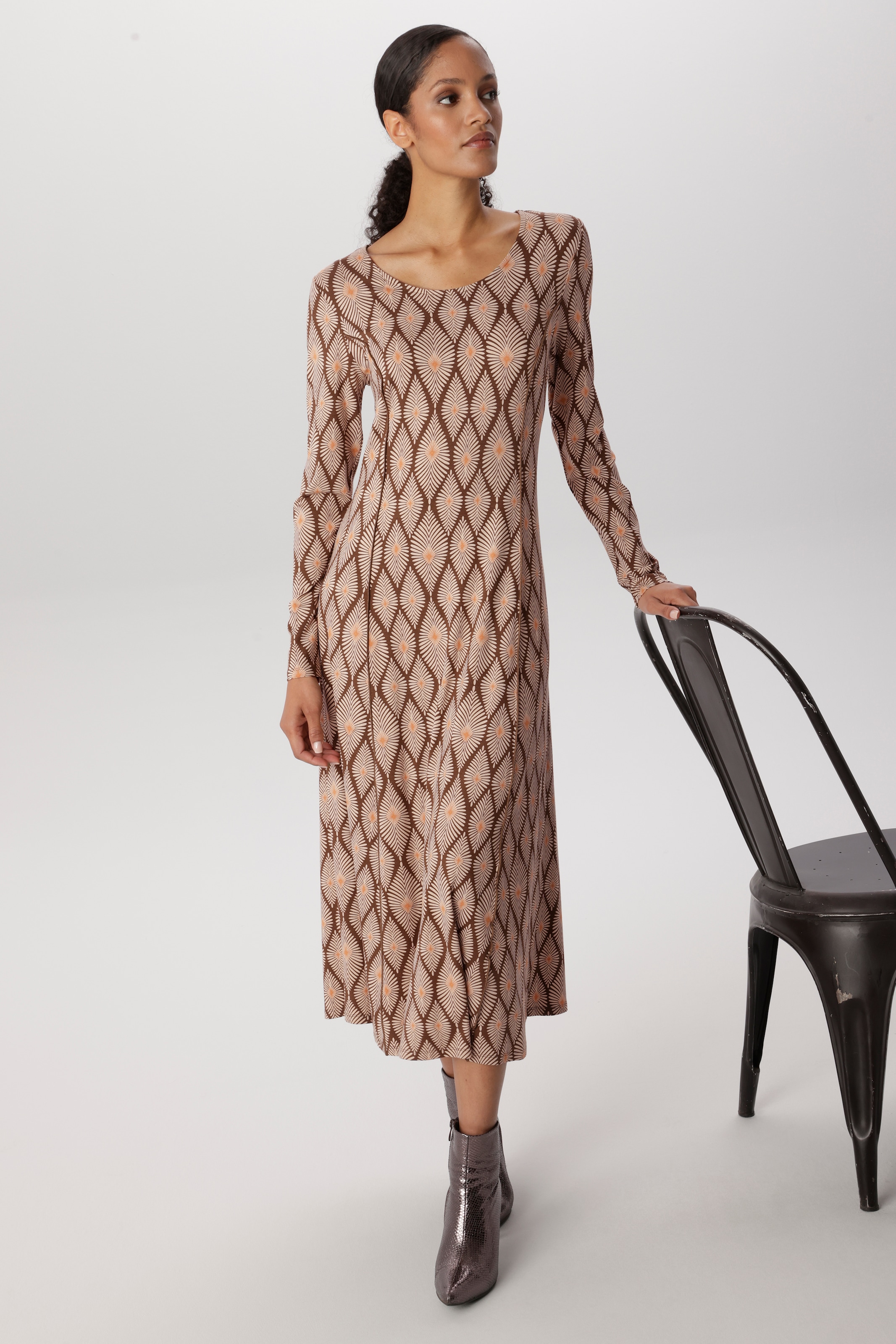 Aniston SELECTED Robe en jersey avec motif rétro tendance et fantaisiste - NOUVELLE COLLECTION