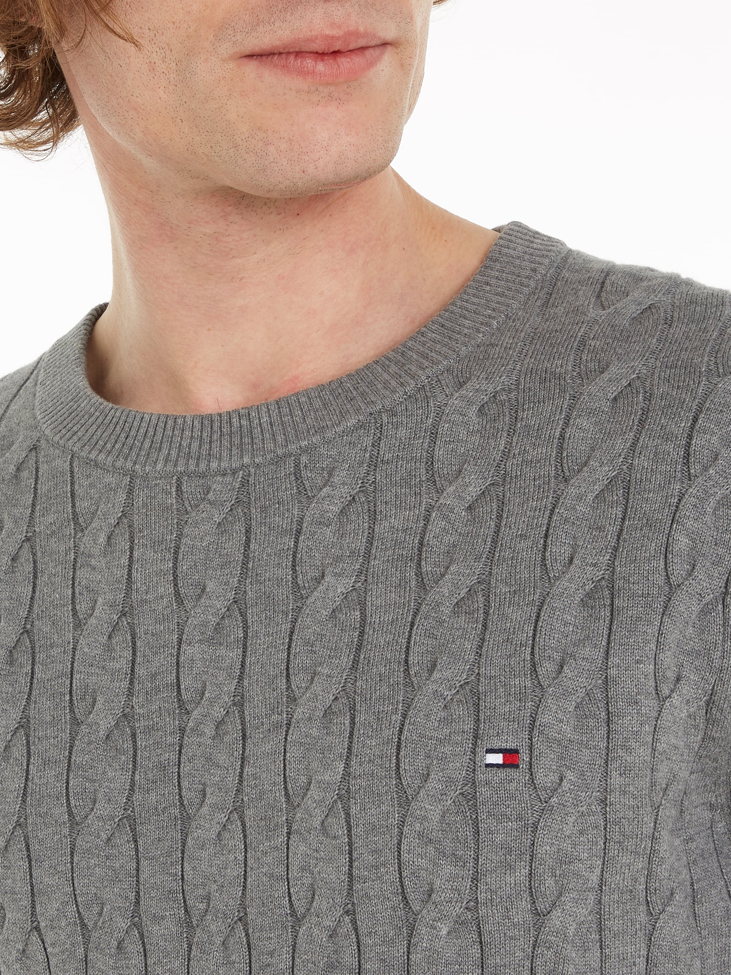 Tommy Hilfiger Pull en tricot »CLASSIC CABLE CREW NECK mit Strukturstrick und Flaglabel« unifarben, casual, regular fit, Baumwolle, Rundhals