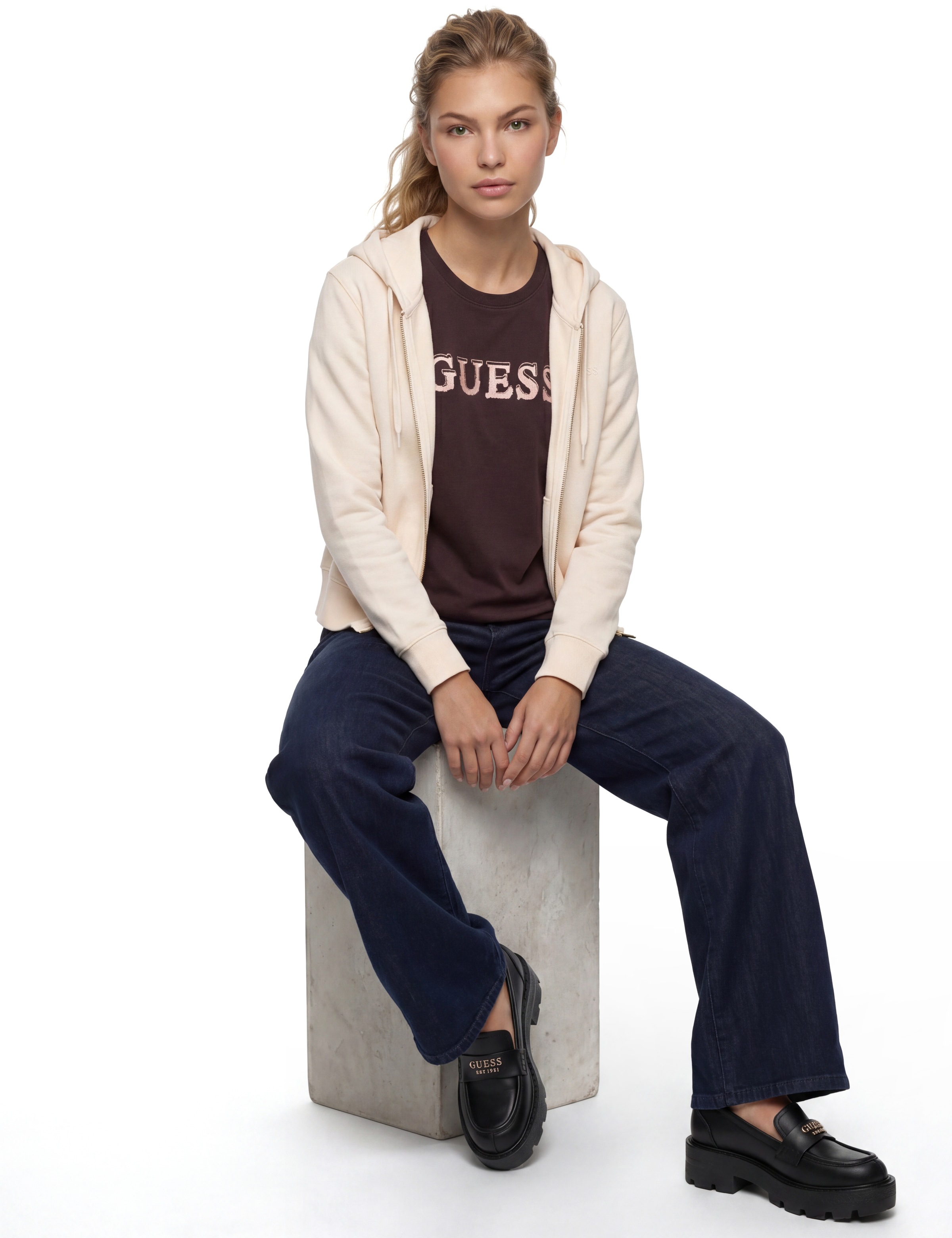 Guess Sweat à capuche »SOFIA ZIPPER SWEATSHIRT« avec broderie de logo, mélange de coton