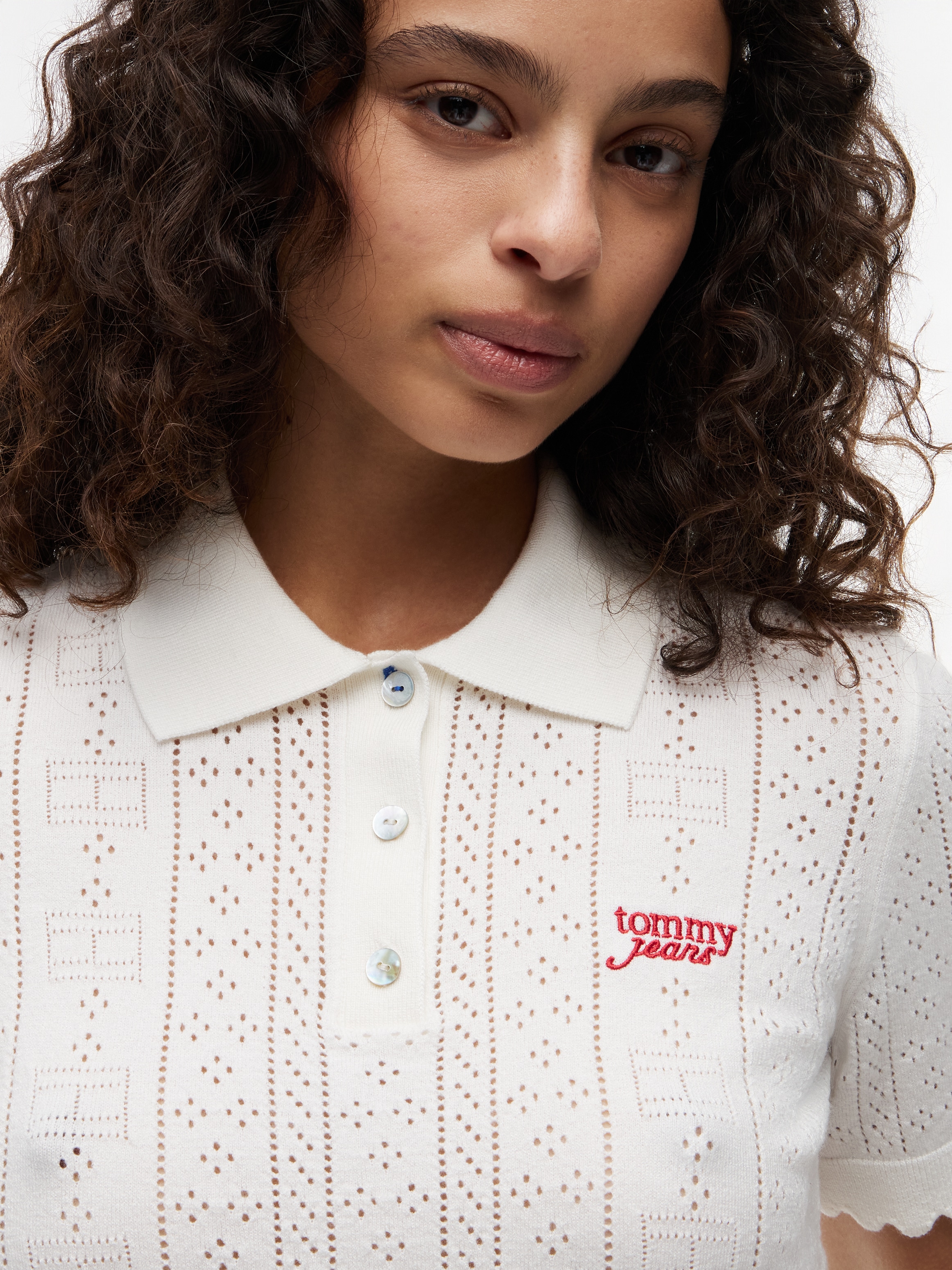 Tommy Jeans Pull à manches courtes »TJW POINTELLE POLO SWEATER« Viskosemischung, Pointelle Strickmuster, gewellte Säume