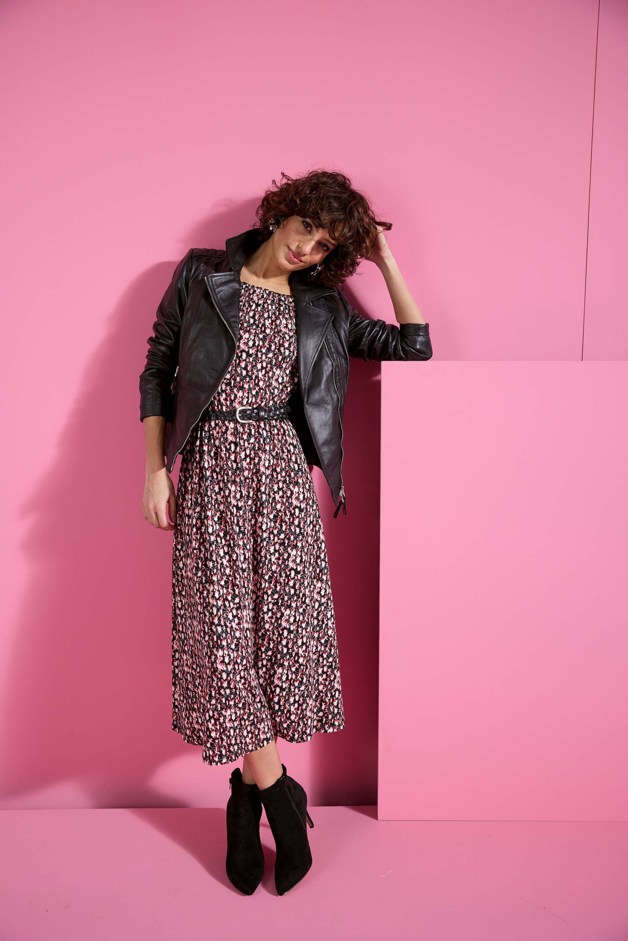 Bruno Banani Maxikleid mit Carmen-Ausschnitt und in geblümter Optik