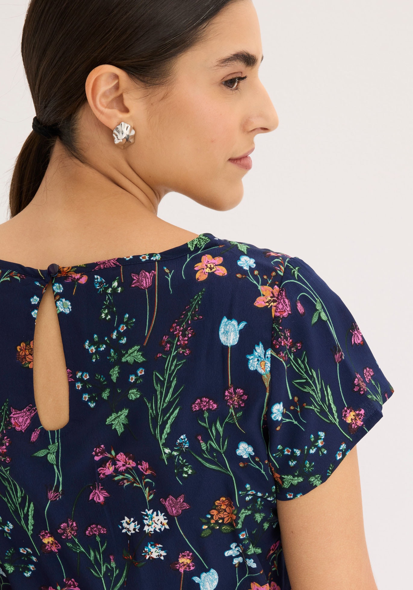 bonprix Shirtbluse figurumspielende Passform, abgerundeter, hinten etwas längerer Saum