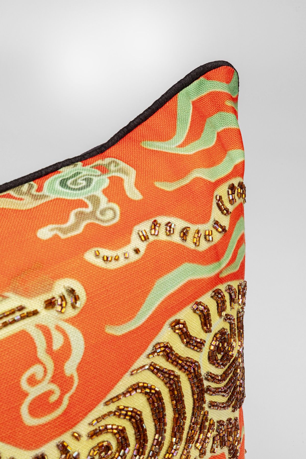 Kare Design Coussin décoratif »Tiger Love, Kissenhülle mit Füllung, 45x45 cm« stützt Kopf und Nacken angenehm und sorgt für erholsamen Schlaf