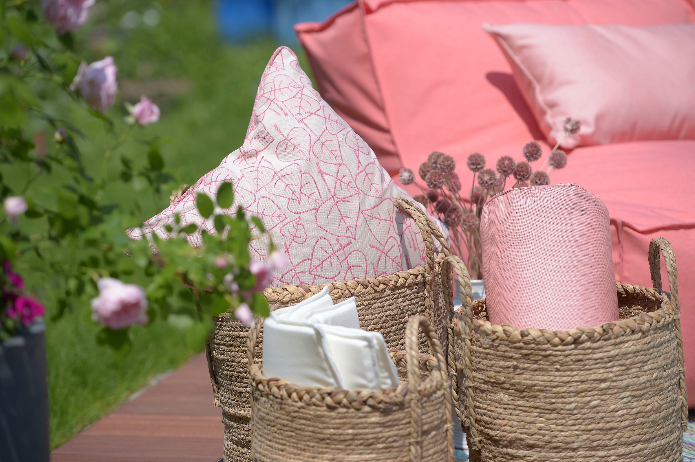 H.O.C.K. Dekokissen »Nala« mit Blattmotiv, Kissenhülle mit Füllung, 1 Stück