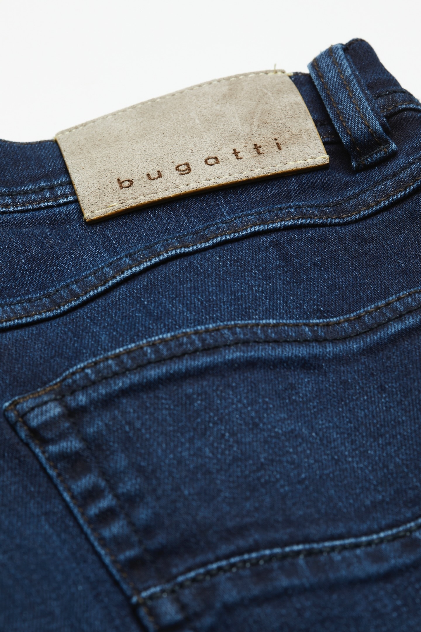 bugatti 5-Pocket-Jeans »Regular Fit« aus Premium Denim mit Stretch und Reissverschluss