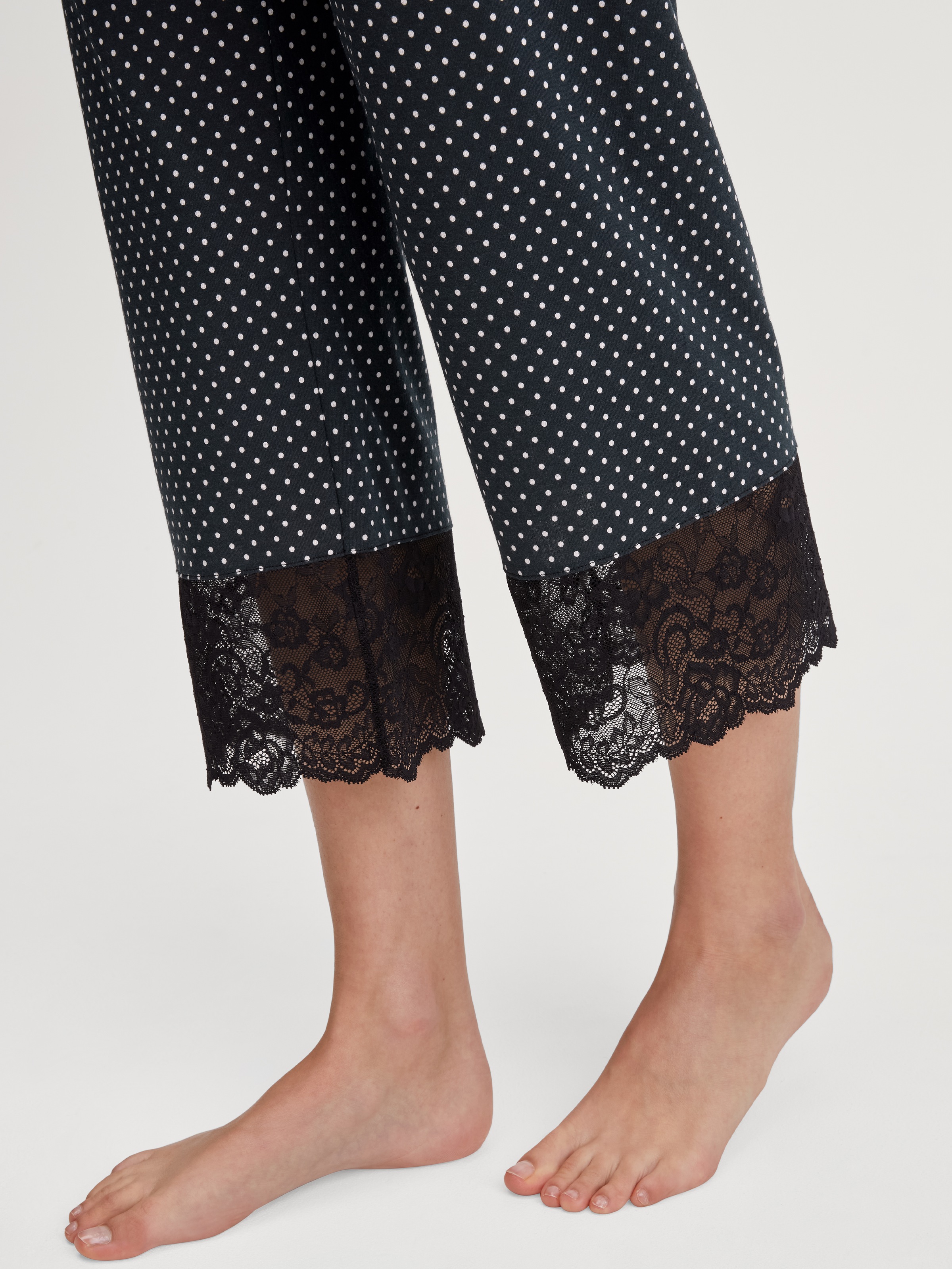 CALIDA Capri-Pyjama »Deep Dreams« 2 tlg. 7/8-Länge, gepunktet, Spitze, atmungsaktiv, weich