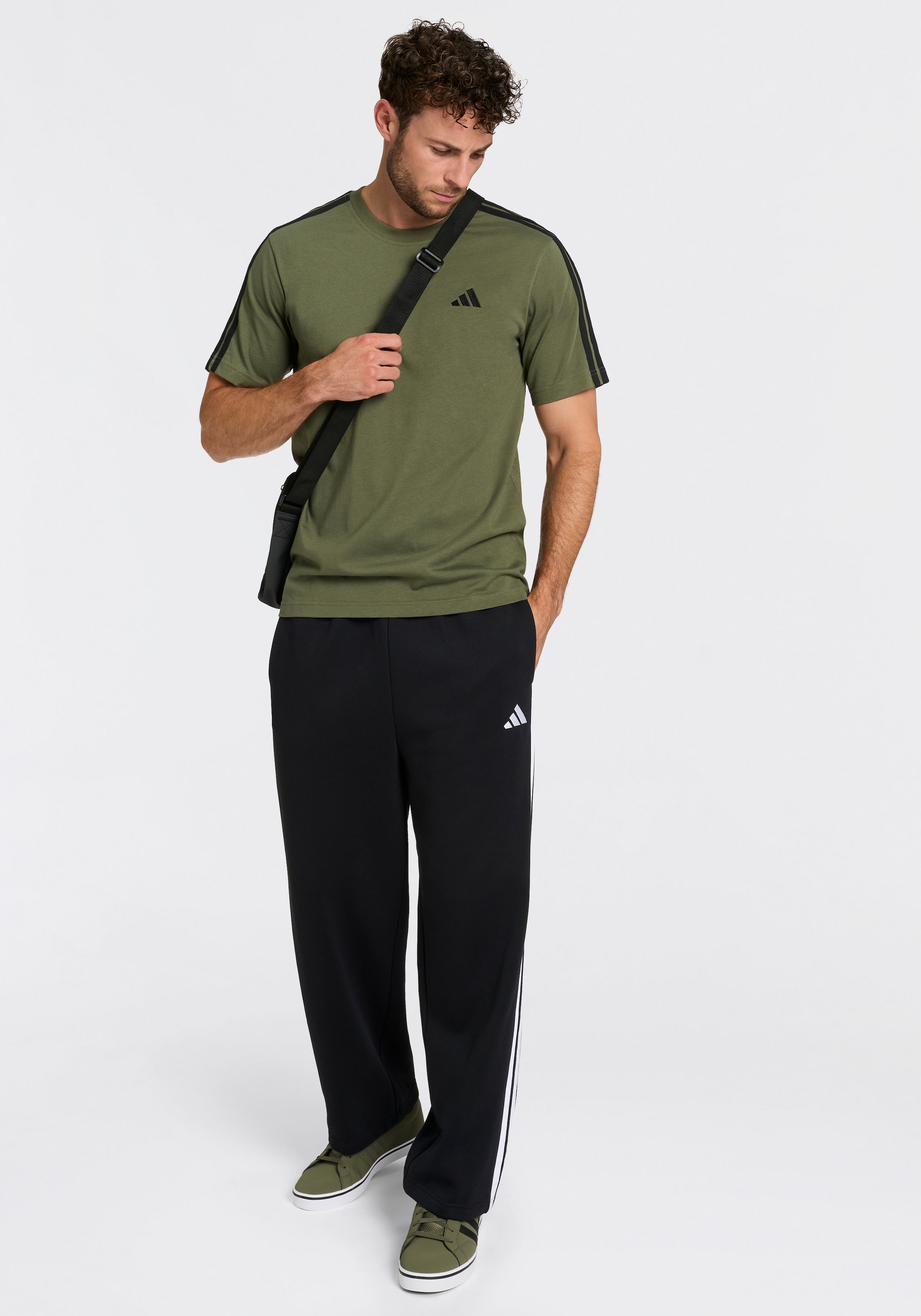 adidas Sportswear Pantalon de sport »ESSENTIALS 3-STREIFEN, OFFENER SAUM«