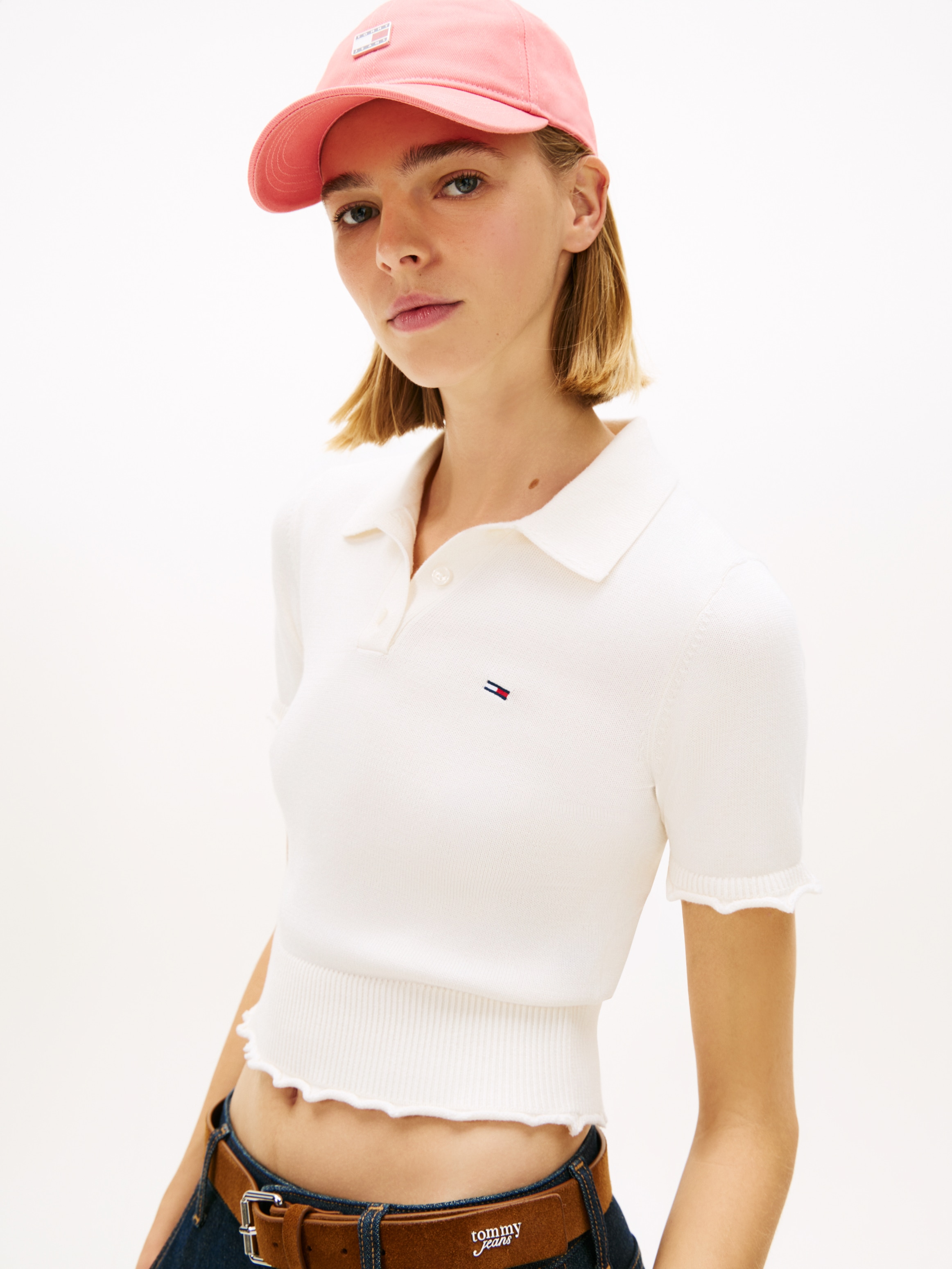 Tommy Jeans Pull en tricot »TJW LETTUCE POLO SWEATER« manches courtes avec ourlet froncé