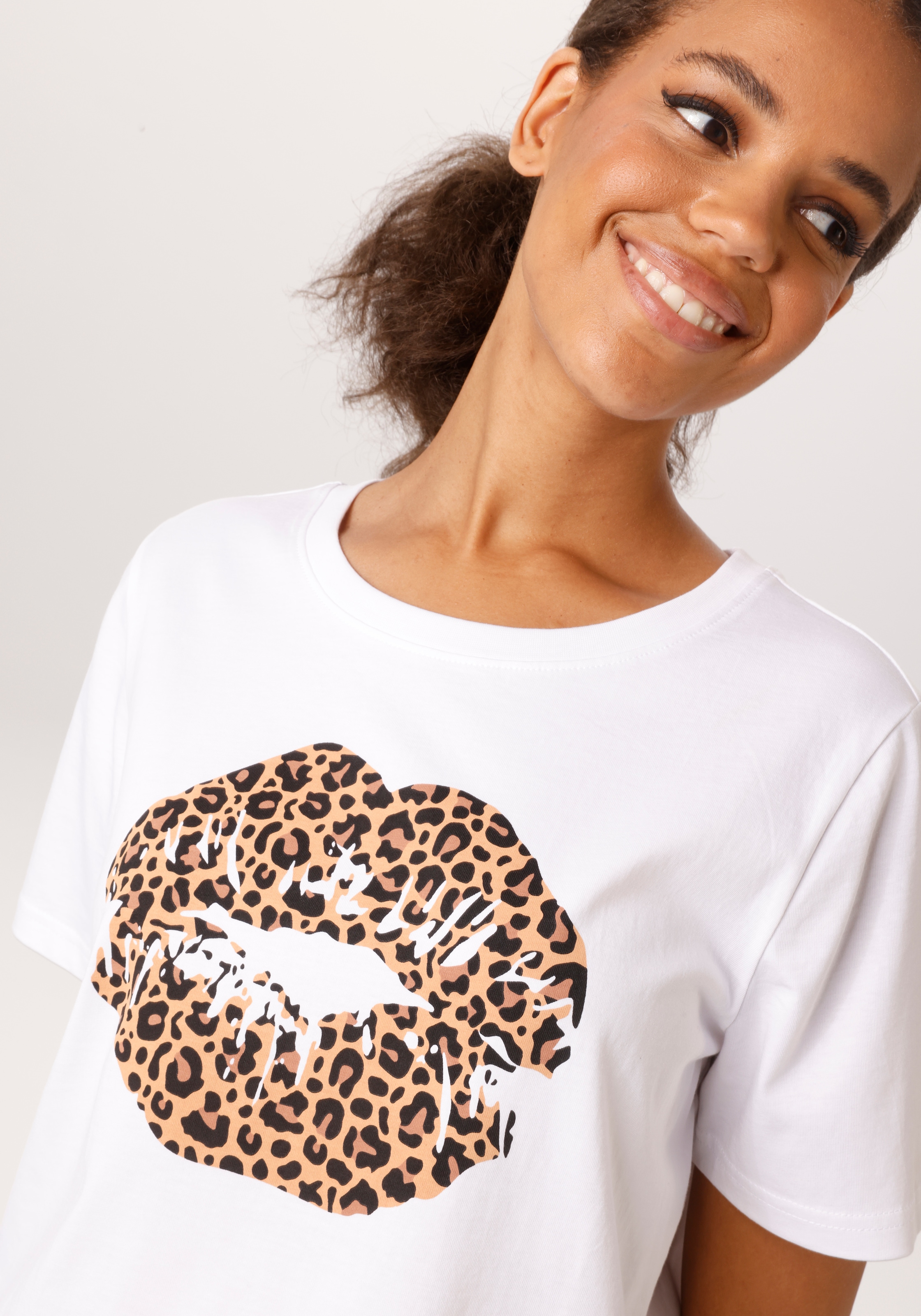 Aniston CASUAL T-Shirt mit extravaganten Lippen im Animal-Print - NEUE KOLLEKTION