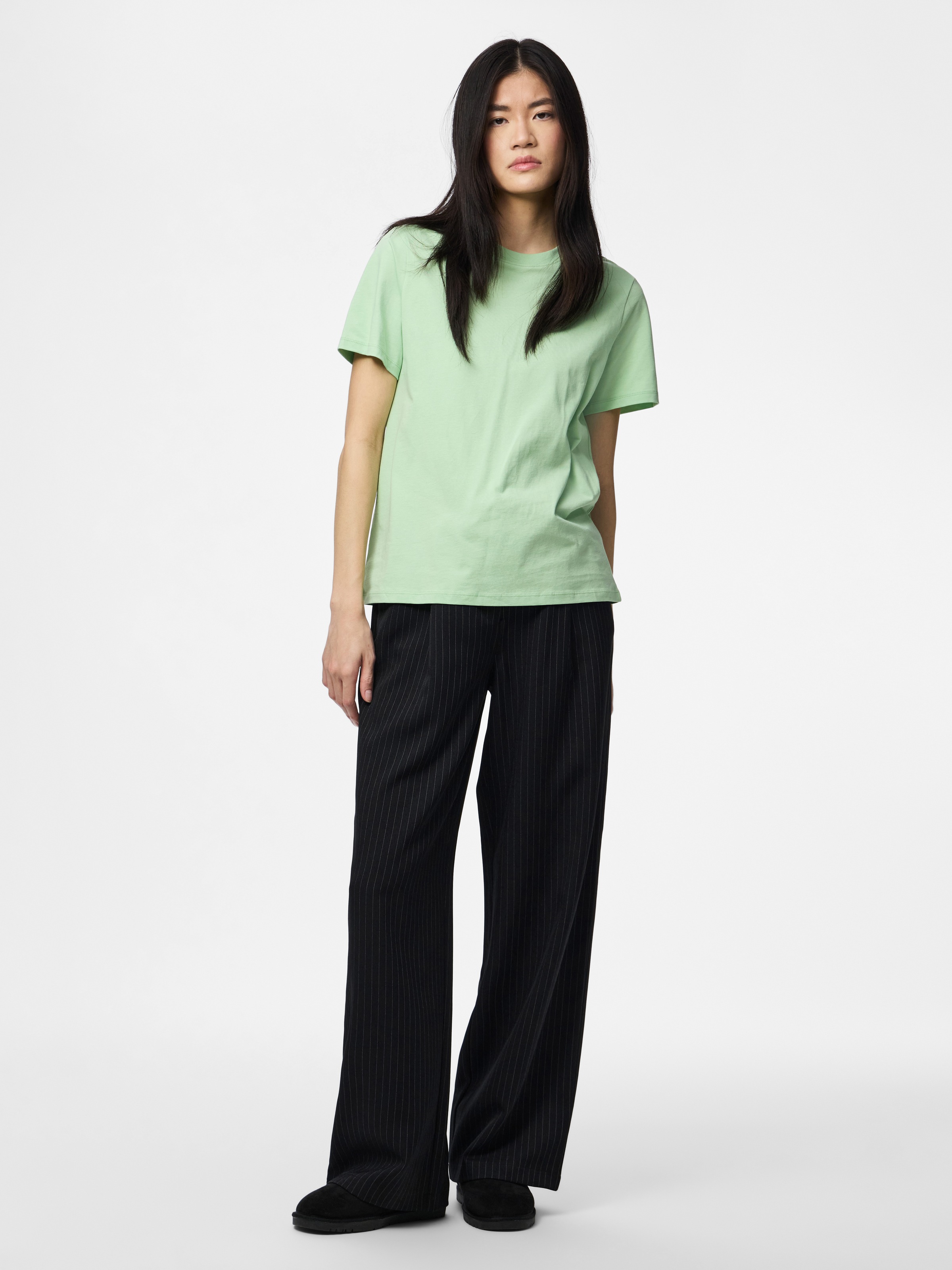 pieces Rundhalsshirt »PCRIA SS SOLID TEE NOOS BC« Baumwolle, regular fit