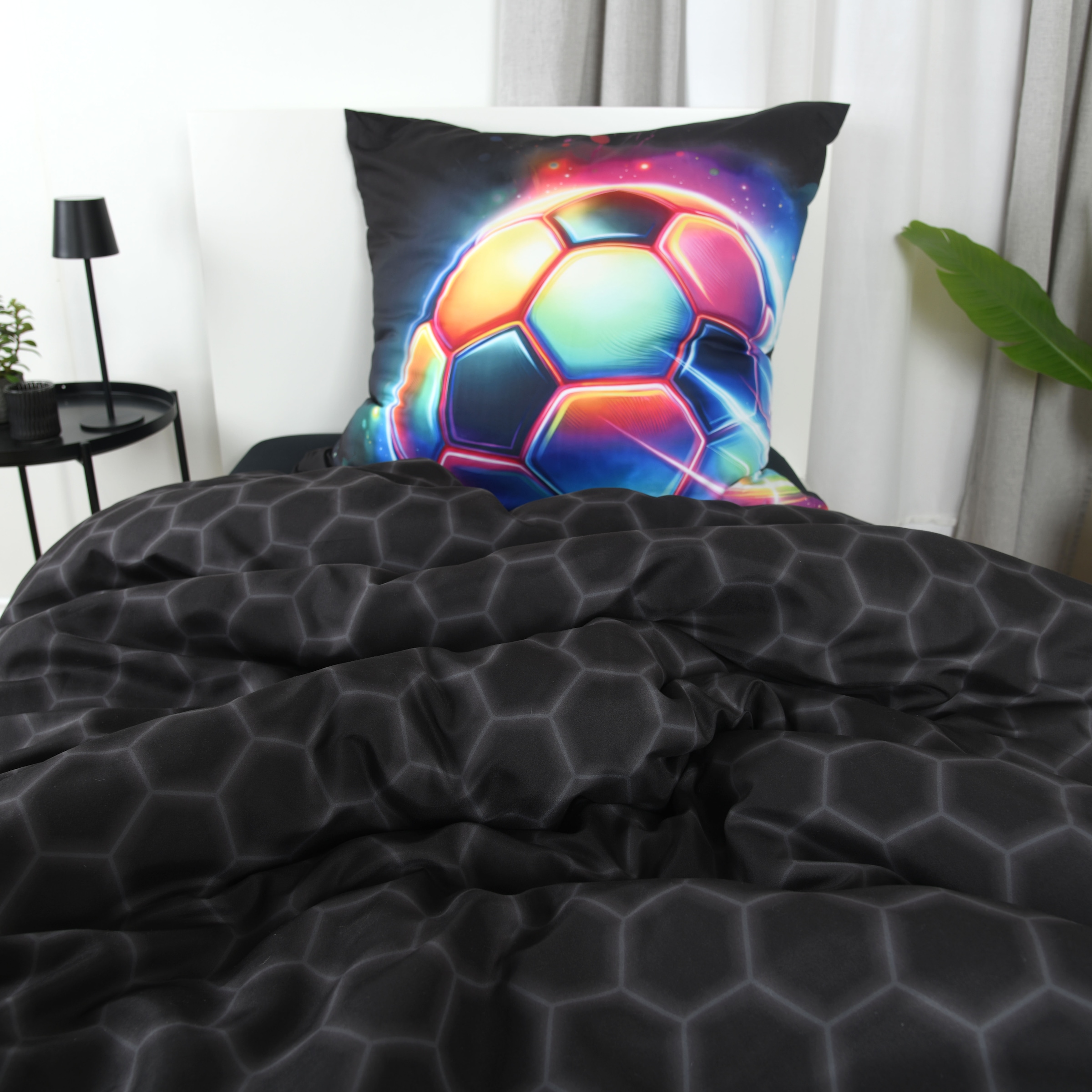 Herding Young Collection Wendebettwäsche »Neon Soccer« 2 Mit praktischem Reissverschluss