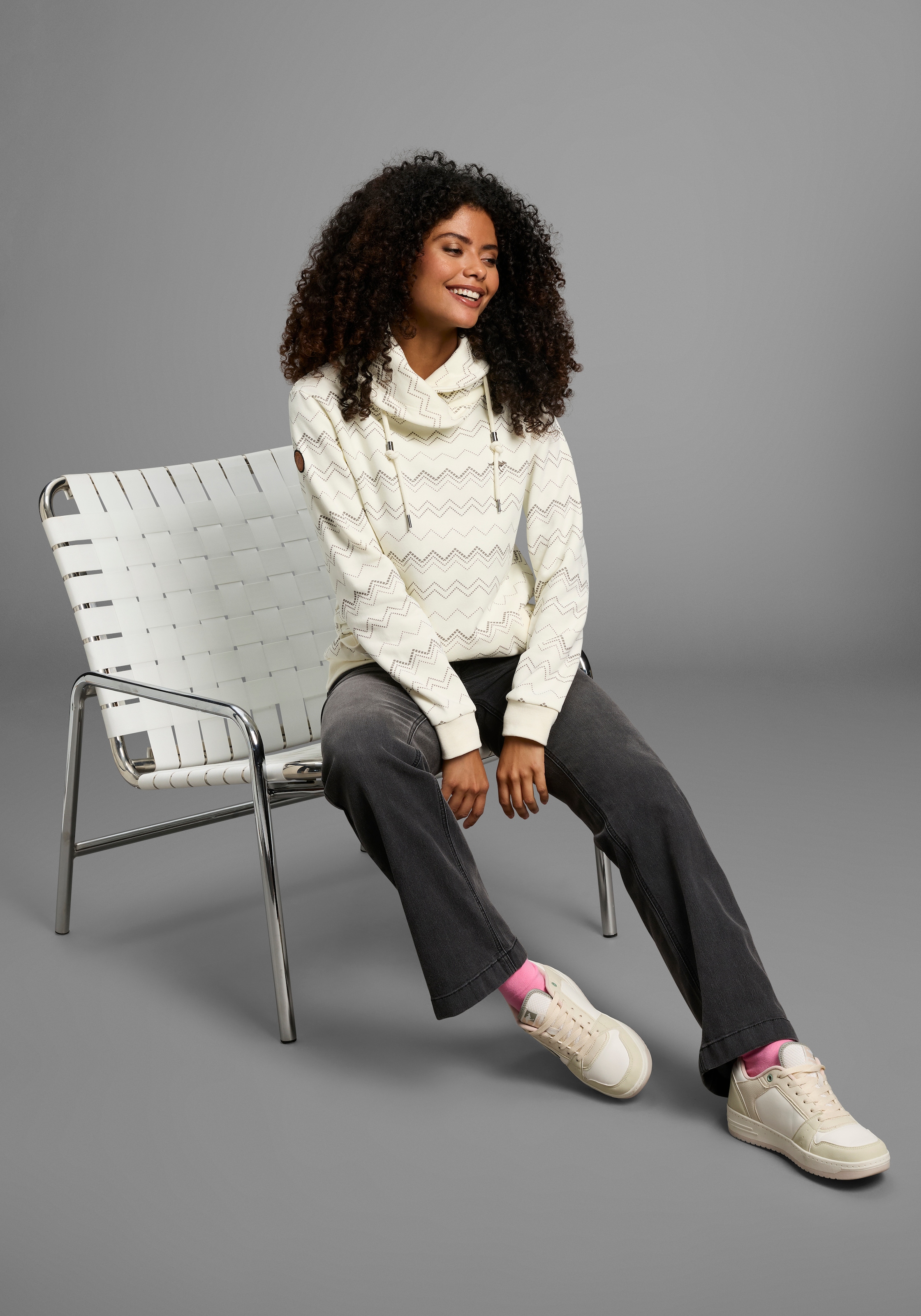 KangaROOS Sweatshirt , mit hohem kuscheligen Kragen und Alloverdruck
