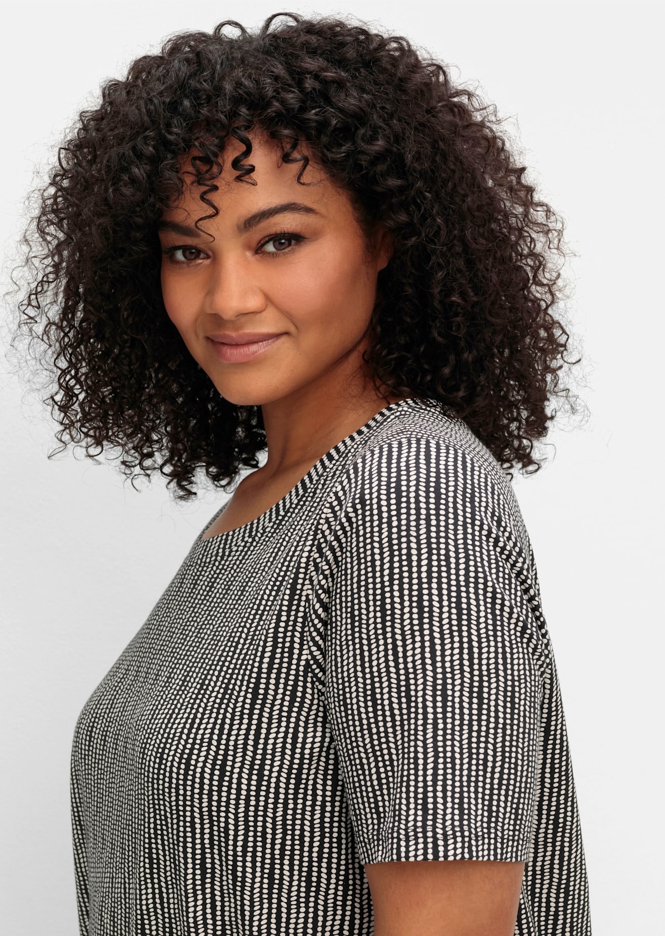 Sheego T-shirt à manches courtes »Rundhalsshirt« 1 cuis