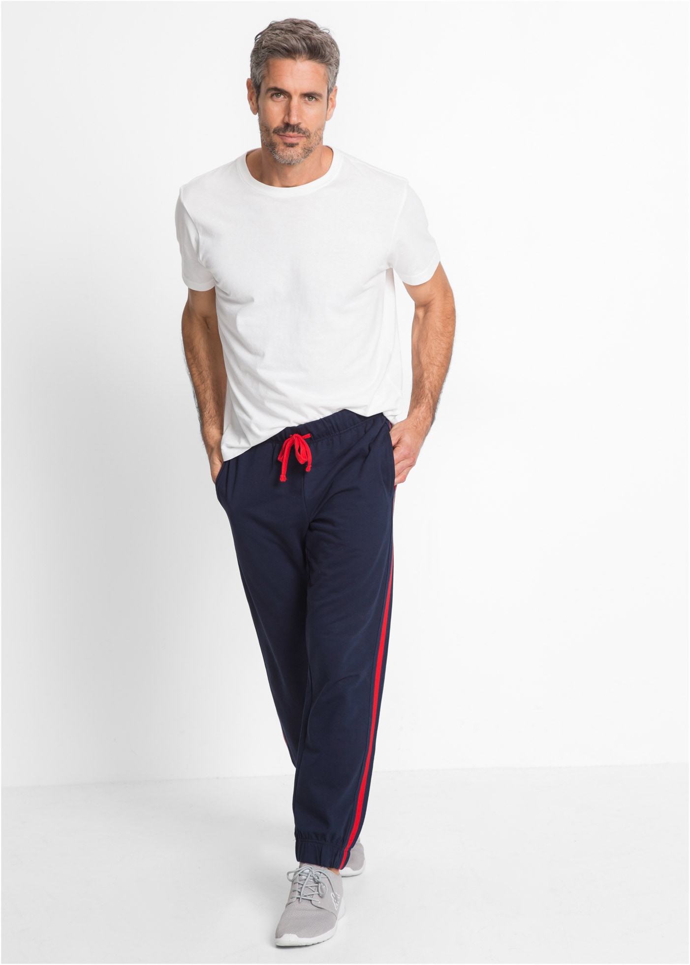 bonprix Pantalon de jogging  aus Baumwolle und Polyester, mit vollelastischem Bund, Regular Fit