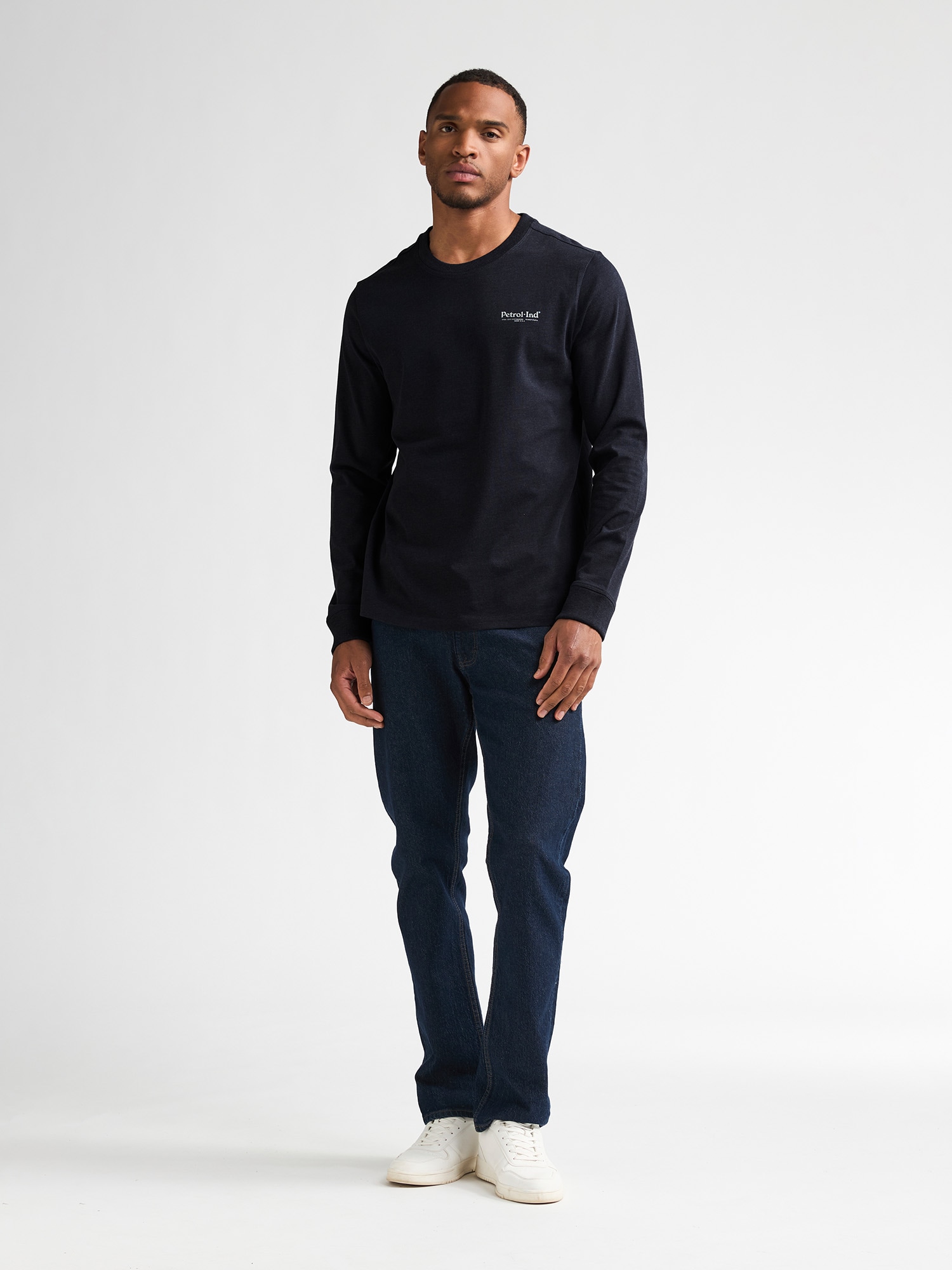 Petrol Industries Langarmshirt mit Rundhalsausschnitt, kleine Logoprägung