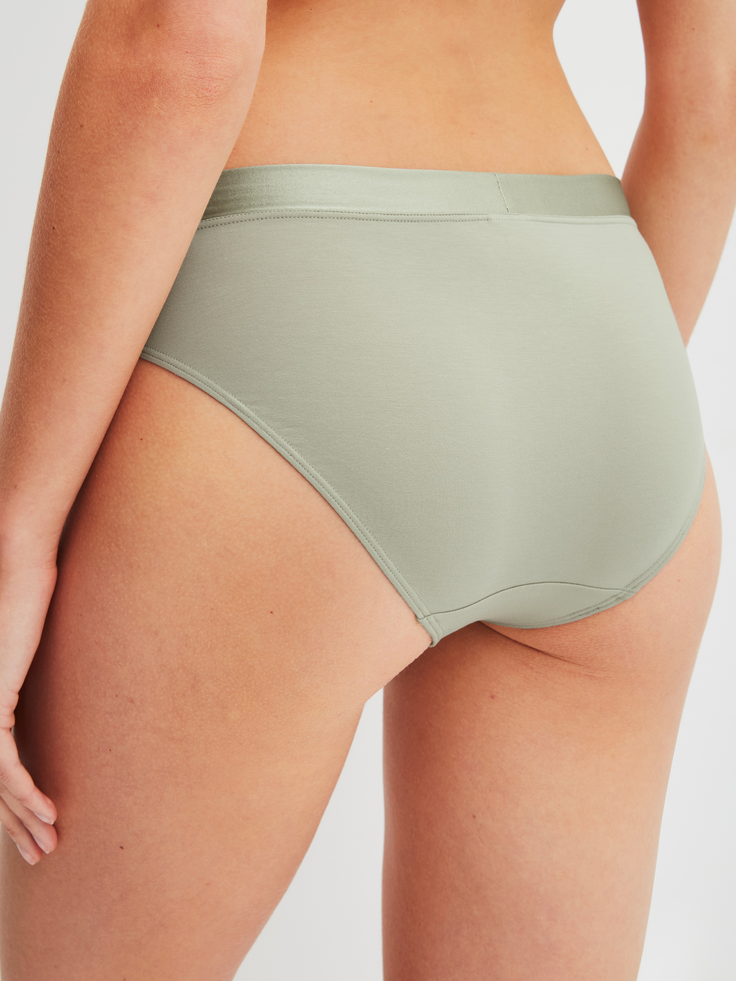 CALIDA Slip »Cate« schimmernde Satin-Blende, femininer Look, Single Jersey, elastisch