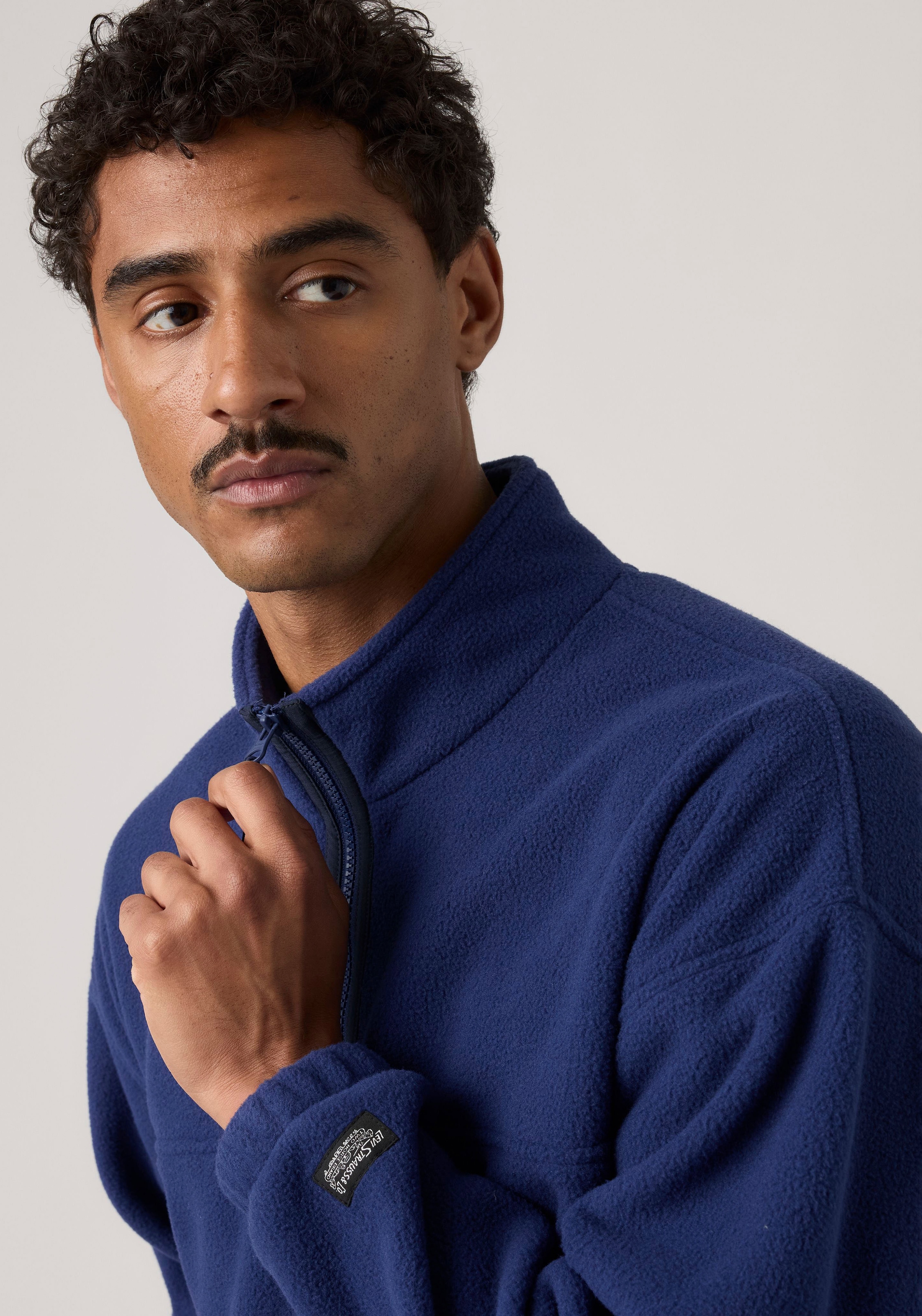 Levi's® Pull en polaire »REDWOOD HALF ZIP«, ourlet avec cordon de serrage
