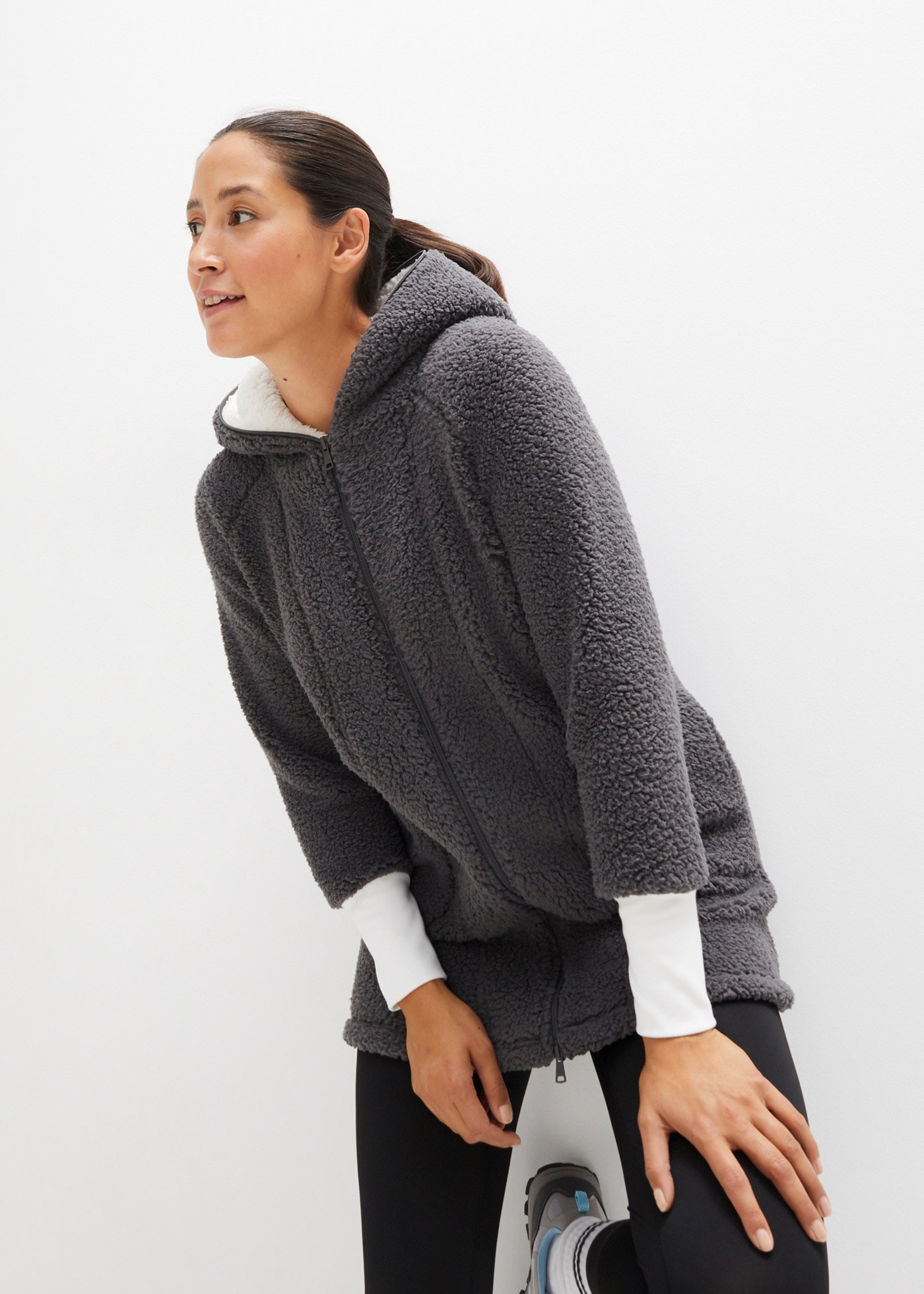 bonprix Fleecejacke mit Kapuze Oversize-Passform, aus Teddyfleece, mit 2-Wege-Reissverschluss