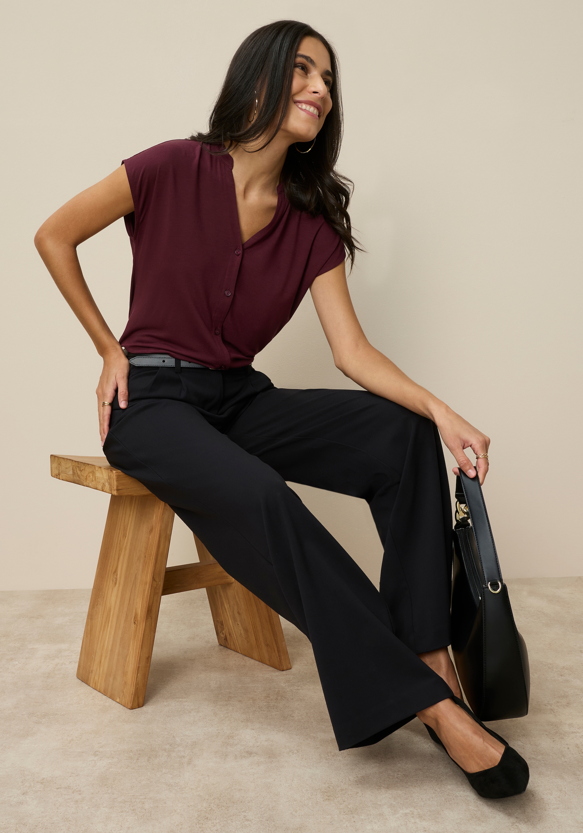 Tamaris Kurzarmshirt mit Knopfleiste und Stehkragen, elastisches Material