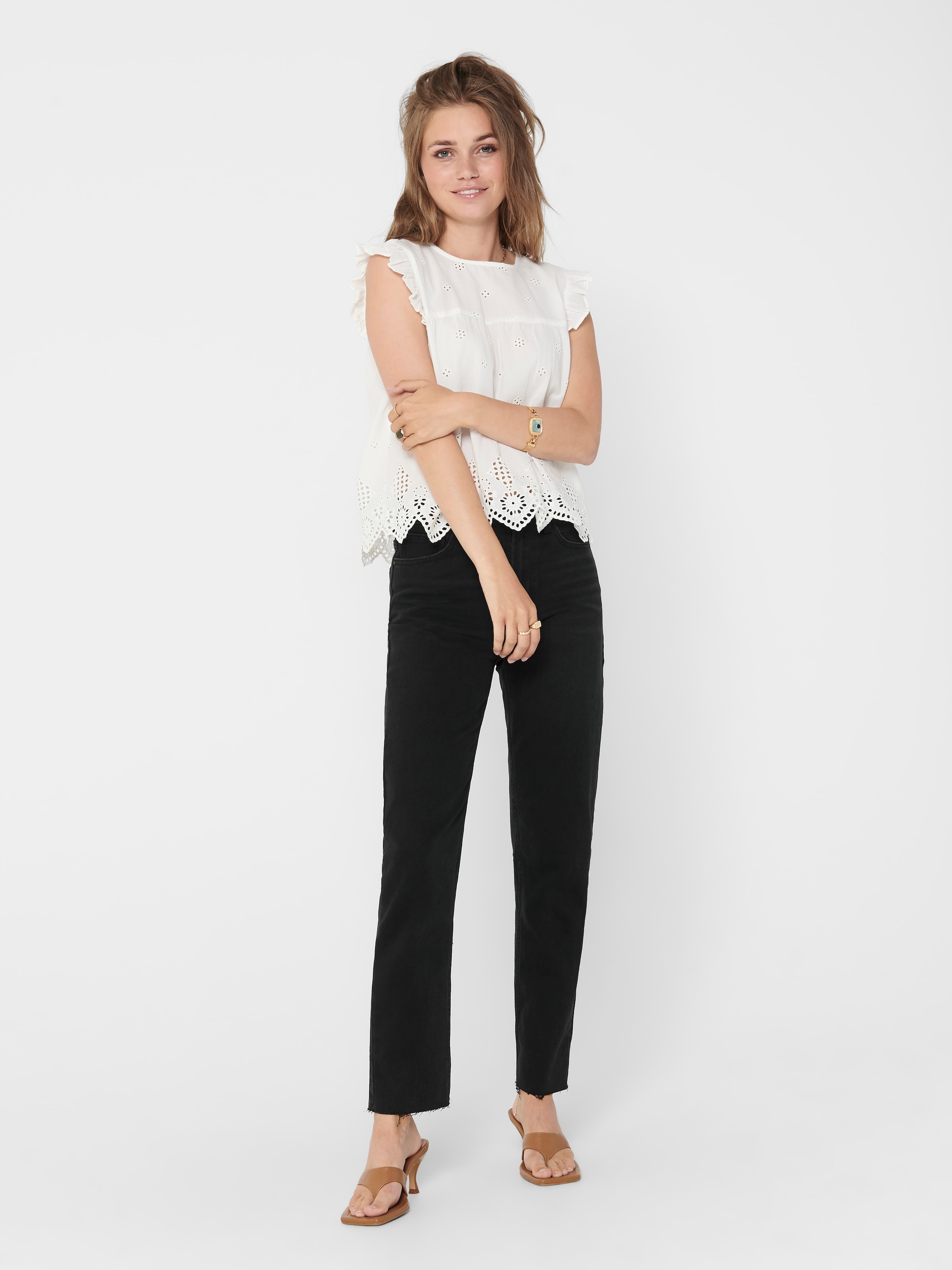 ONLY Top à volants »ONLSILLA LIFE S/L FRILL TOP WVN NOOS« coton, coupe régulière, col rond
