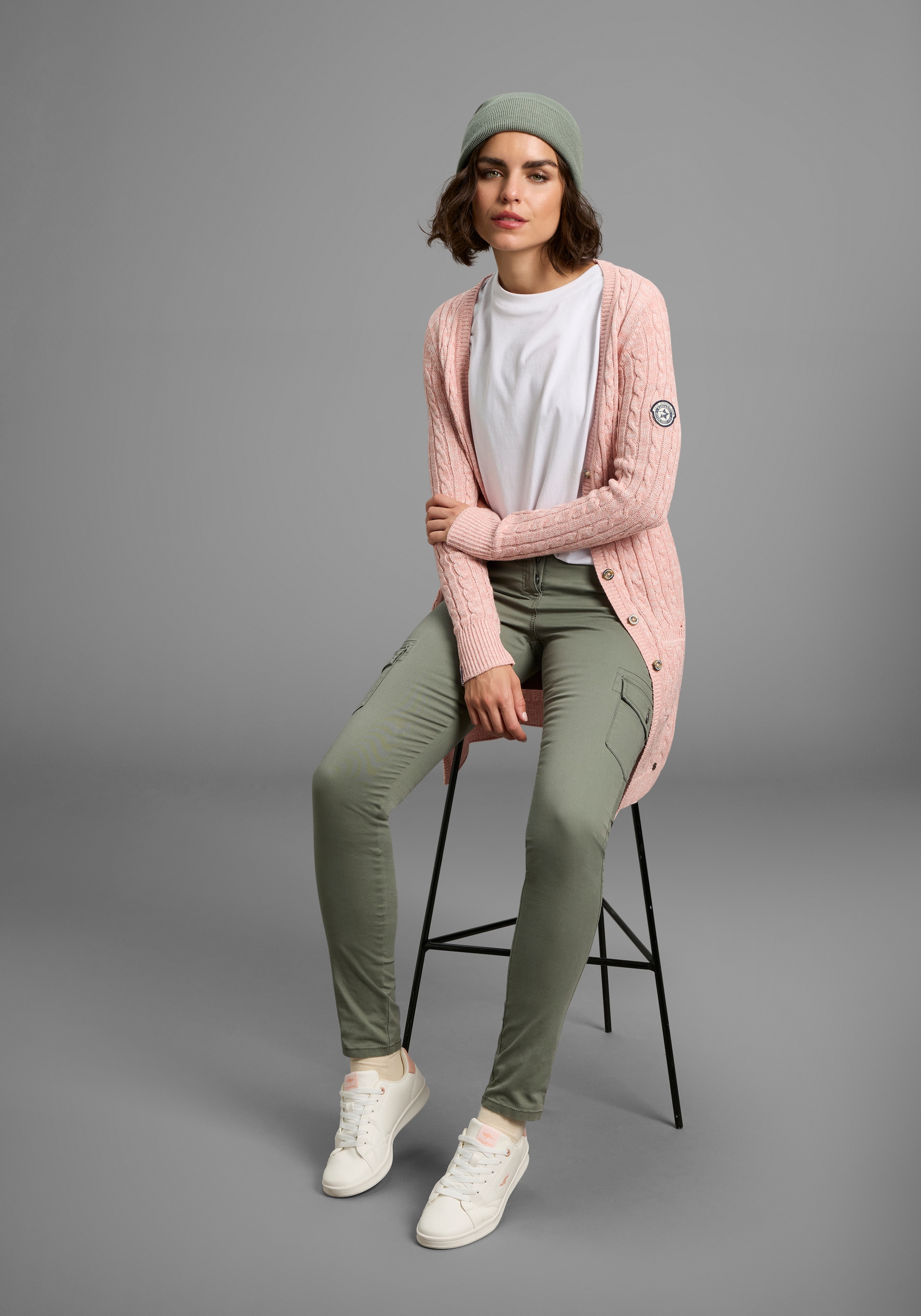 KangaROOS Longstrickjacke mit trendigem Zopfmuster und Taschen