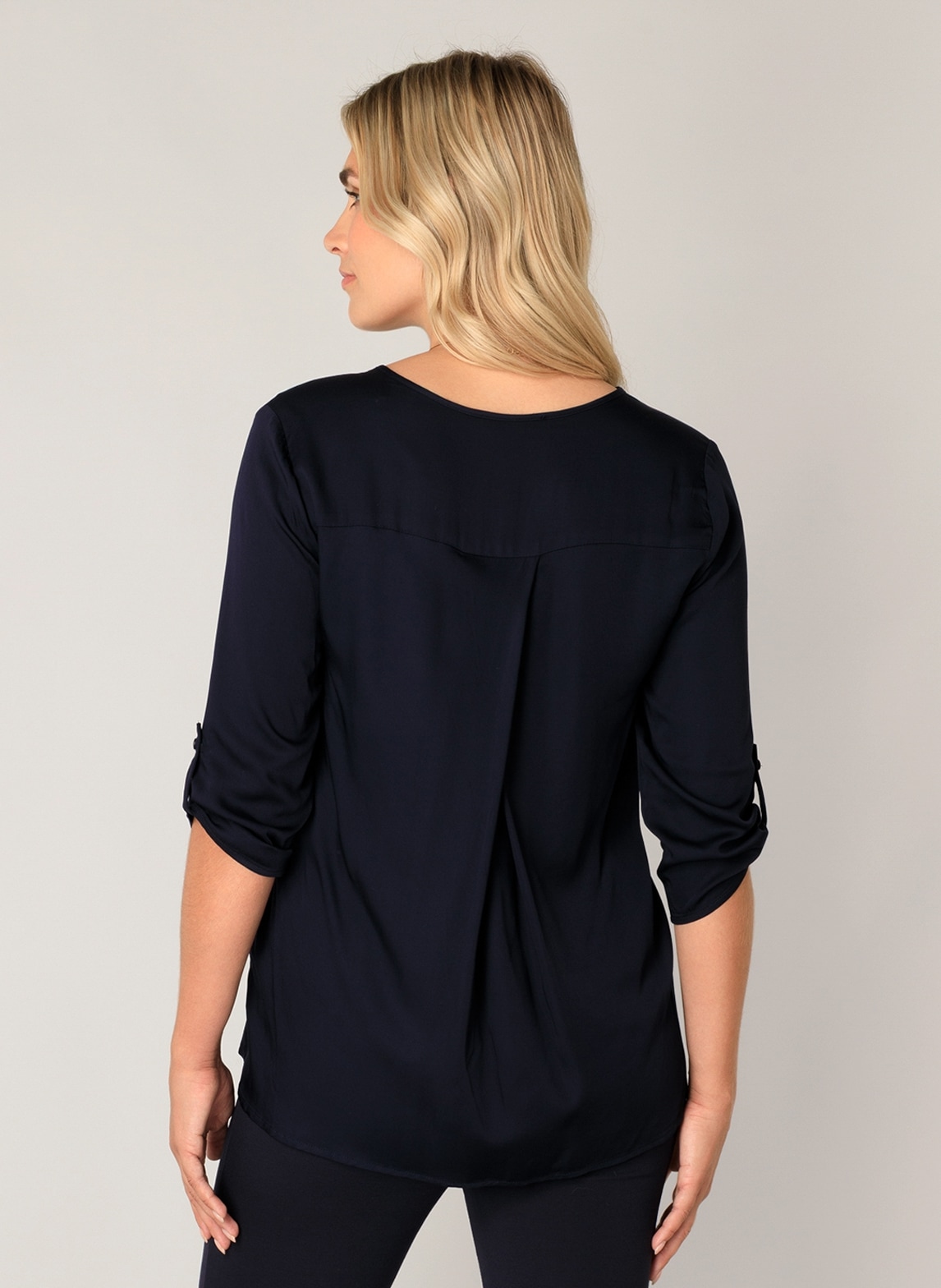 Base Level Chemisier à chemise mit V-Ausschnitt