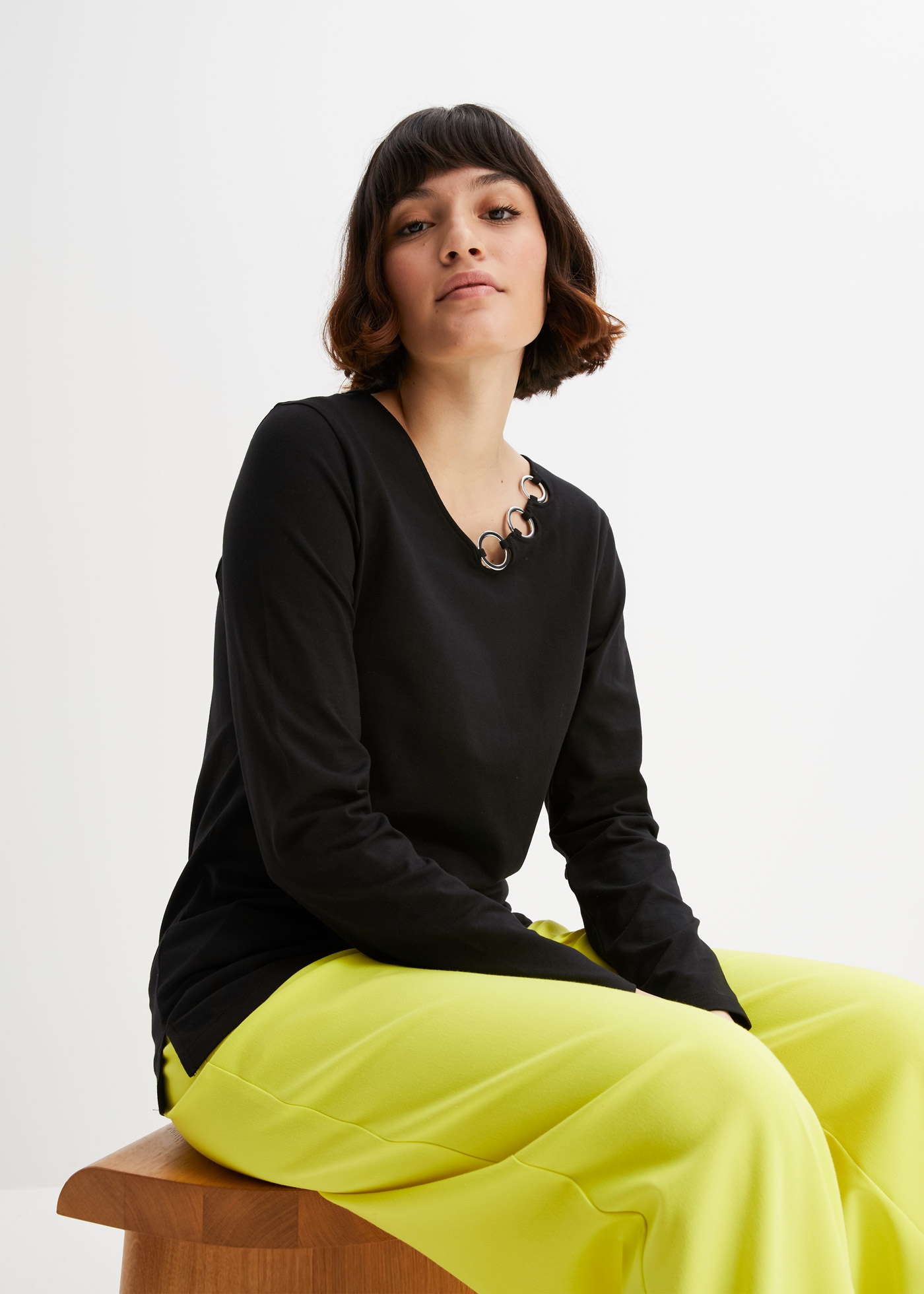 bonprix Langarmshirt bequeme Passform, Langarm, tolle Ösen-Details