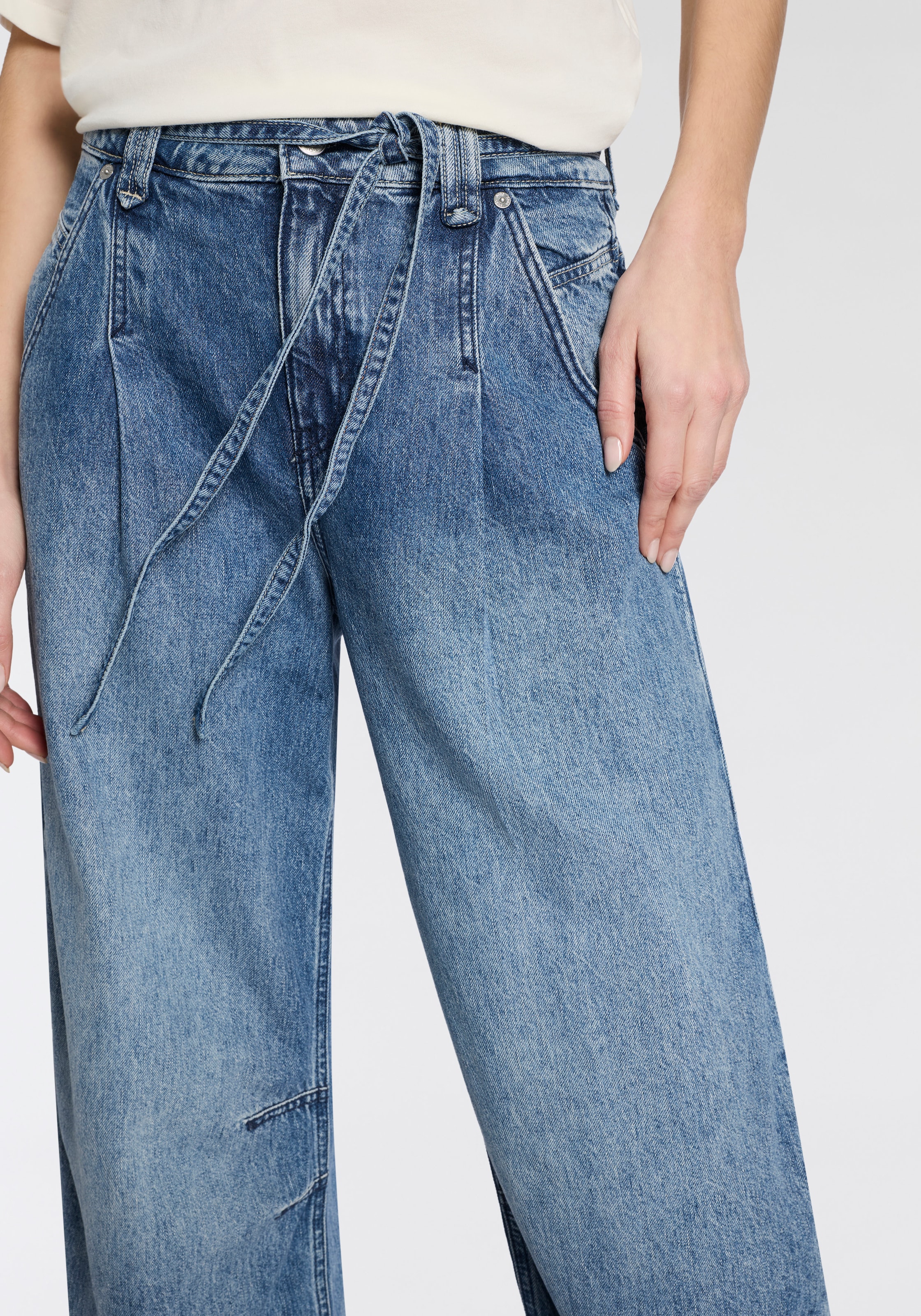 BOSS ORANGE Weite Jeans »PLEATED BARREL 1.0 Premium Damenmode« 2 tlg. mit Bindegürtel, High Waist