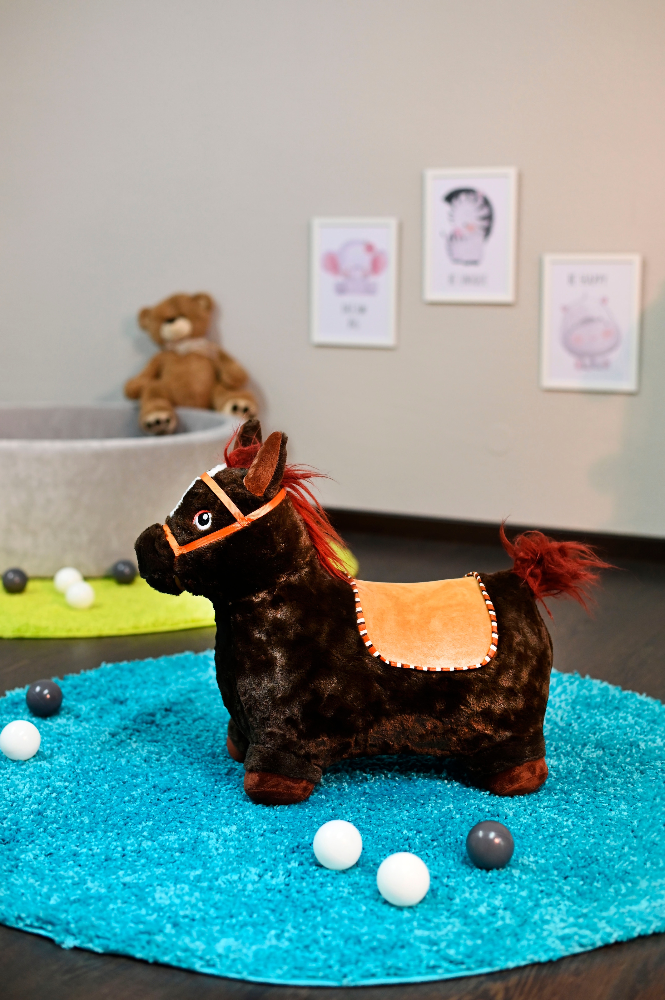 Knorrtoys® Animal gonflable »Pferd braun« inkl. Luftpumpe, mit Kuschelbezug