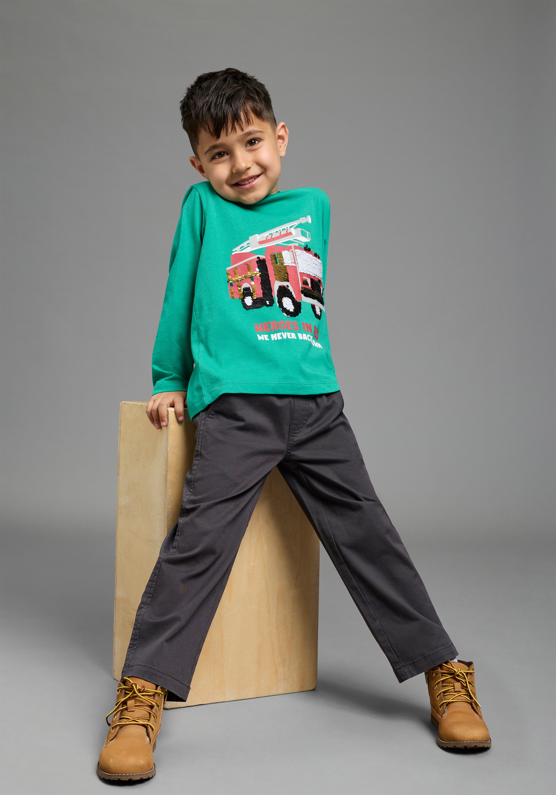 KIDSWORLD Langarmshirt »Feuerwehr Pailletten Shirt« Feuerwehr Druck mit Pailletten