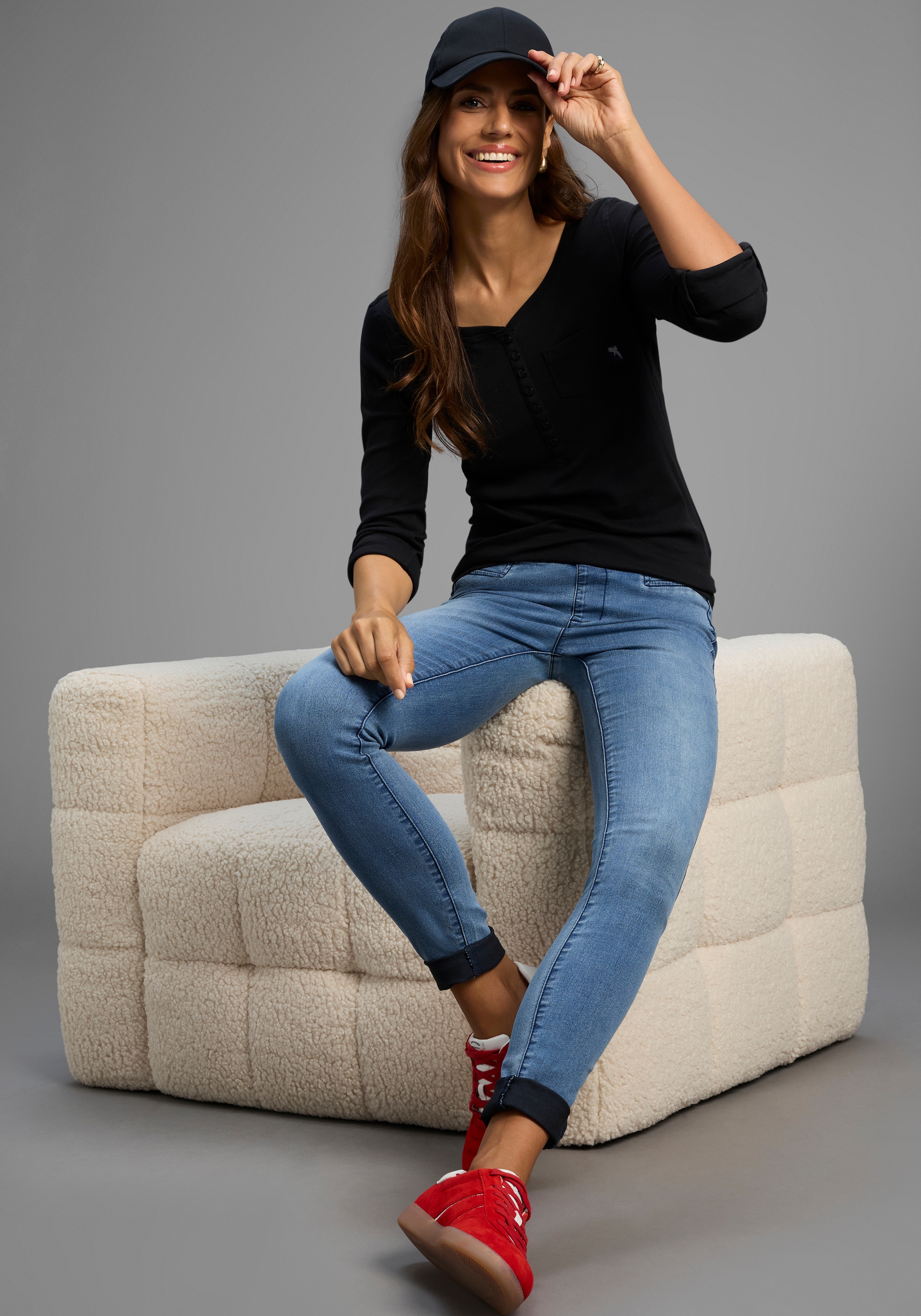 Arizona Langarmshirt sehr figurbetonter Schnitt,  unifarben,  Rundhalsausschnitt