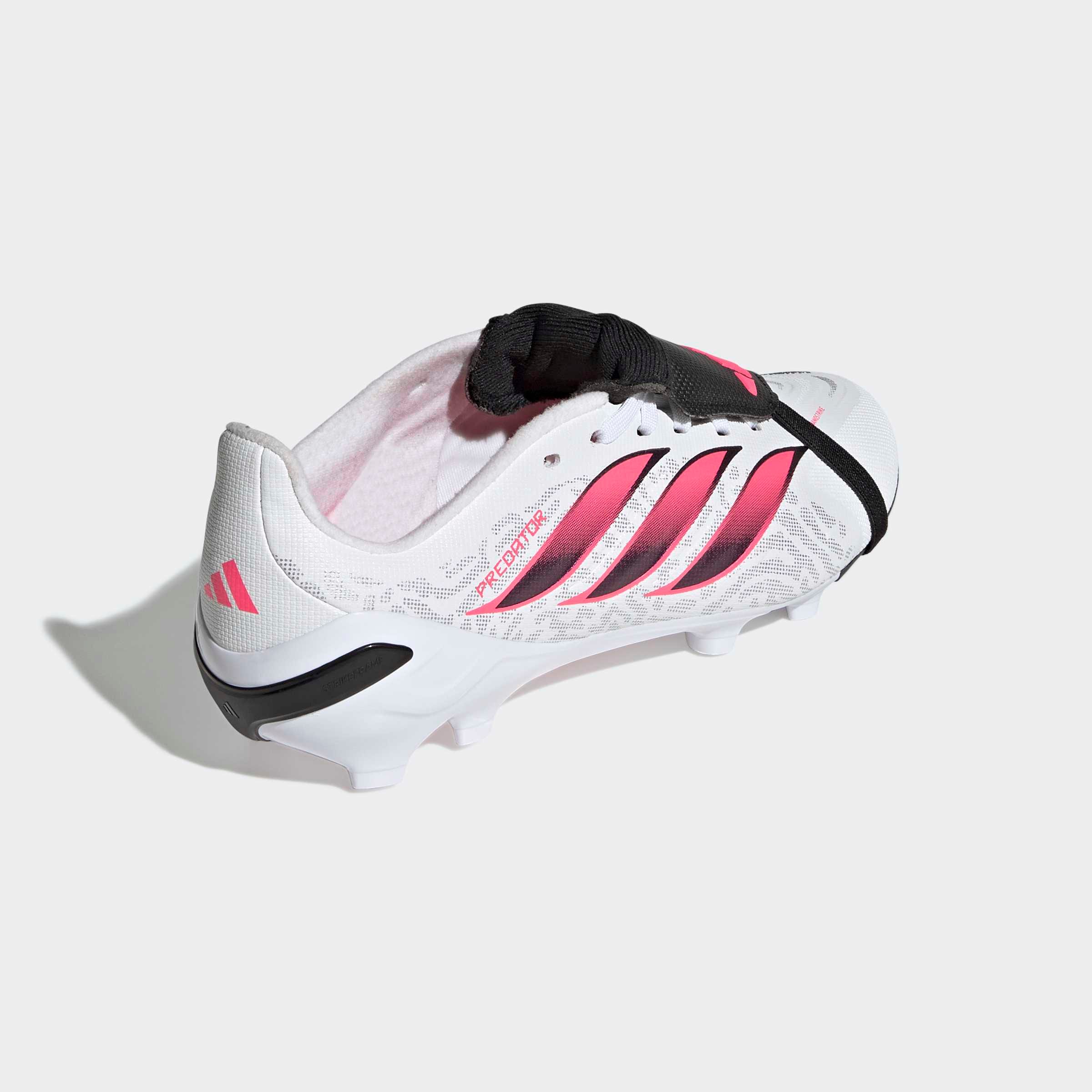 adidas Performance Chaussure de football »PREDATOR LEAGUE KIDS , FESTE BÖDEN, UMSCHLAGBARE ZUNGE«  pour gazon et surfaces dures, jeunes & enfants, porté lors de la Coupe du Monde