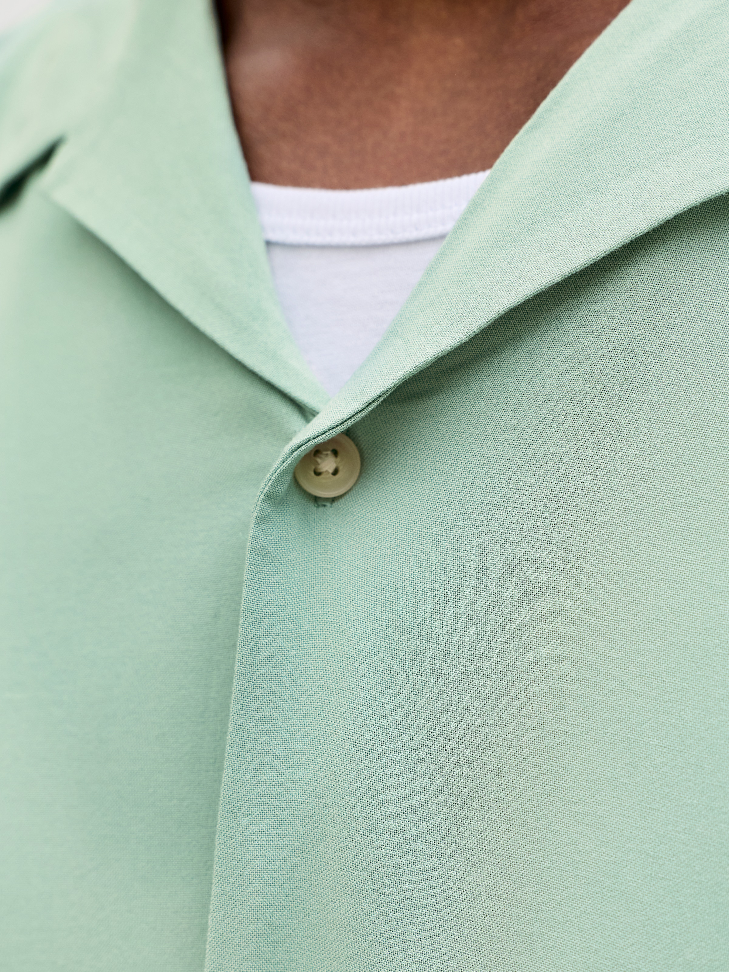 Jack & Jones Kurzarmhemd »JJEJEFF RESORT SOLID SHIRT SS SN« Viskose, loose fit