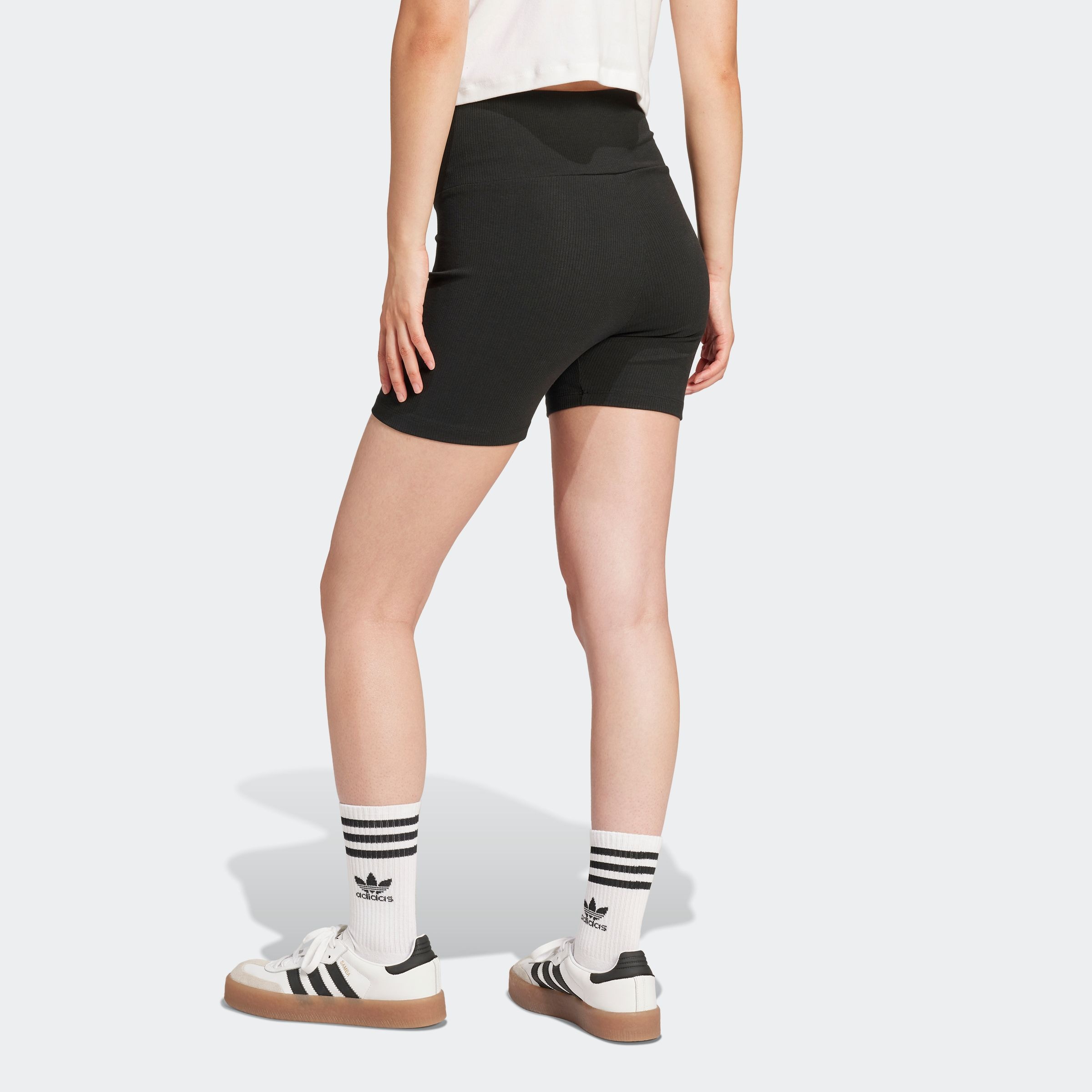 adidas Originals Shorts »ESSENTIALS RIBBED«  in Ripp Optik, für vielseitigen Einsatz, aus stretchigem Baumwollmix