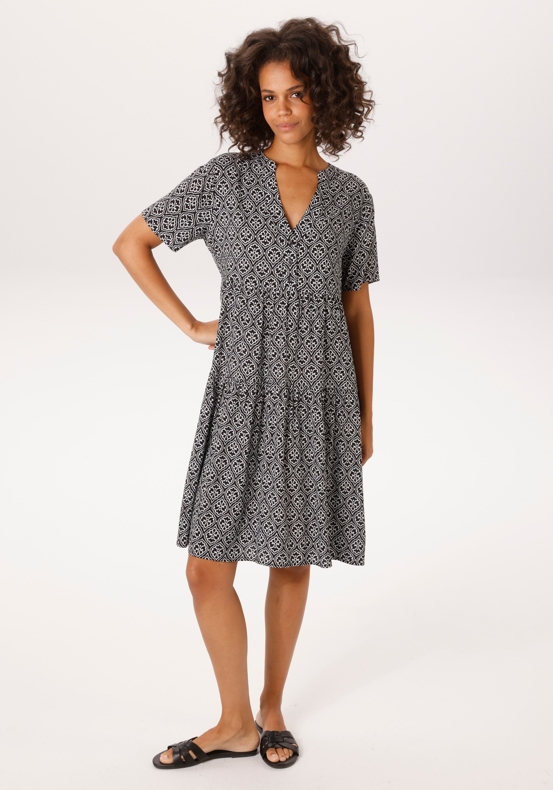 Aniston CASUAL Robe d'été mit fantasievollem, grafischen Druck - NEUE KOLLEKTION