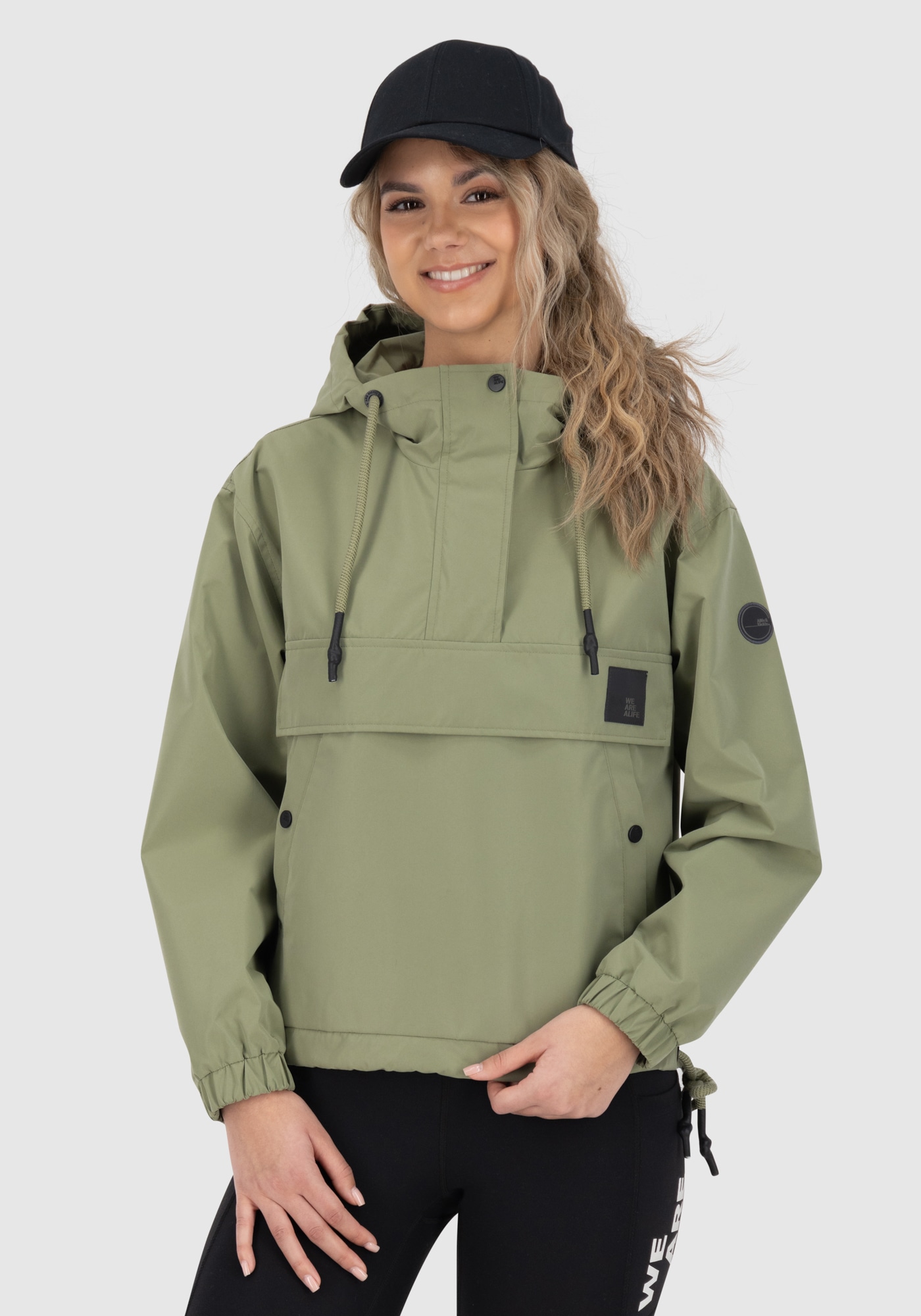 Alife & Kickin Anorak »NIVIAAKA« avec capuche anorak léger et décontracté à enfiler avec de nombreux détails pratiques