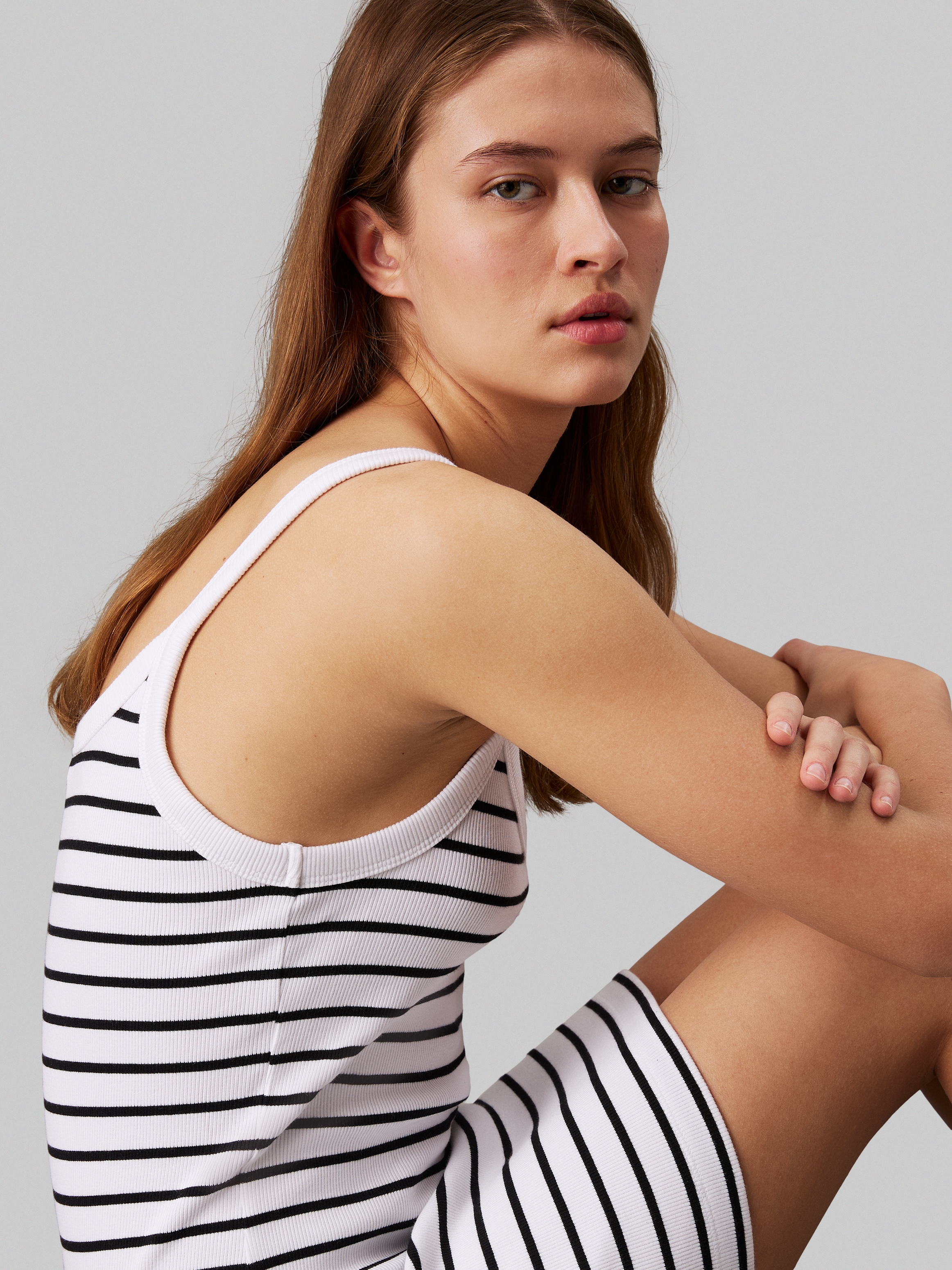 Calvin Klein Jeans Robe à bretelles »WOVEN LABEL RIB TANK DRESS« mit Logopatch