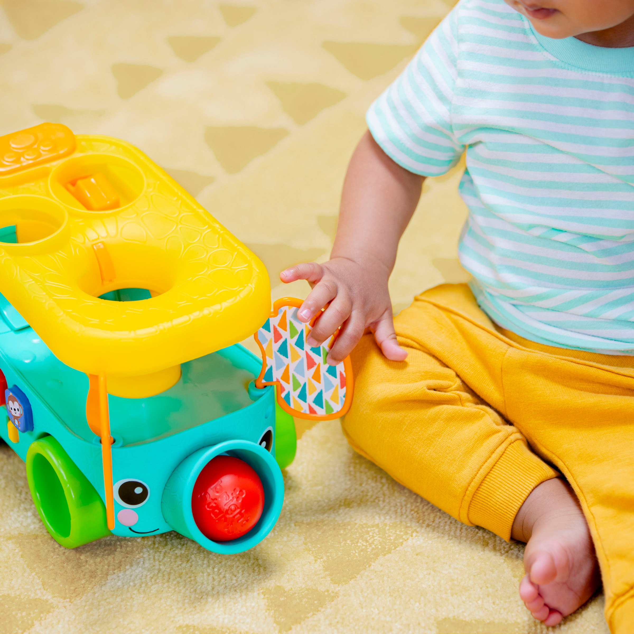 Bright Starts Lernspielzeug »Pop & Roll Safari Bus  Ball Play Toy« mit Licht und Sound