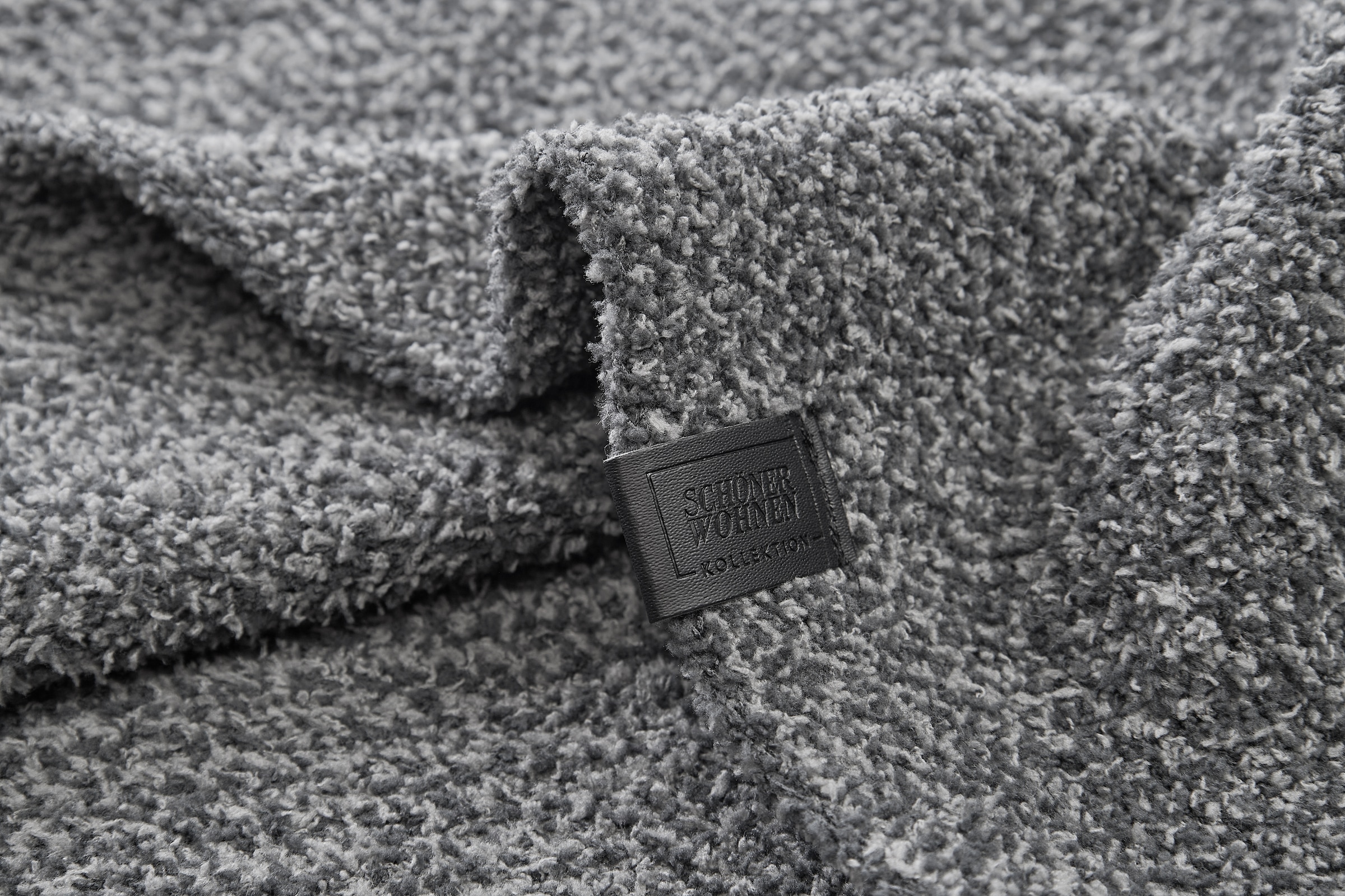 SCHÖNER WOHNEN-Kollektion Wohndecke »Vivid« aus kuschelweichem Polyesterstrick