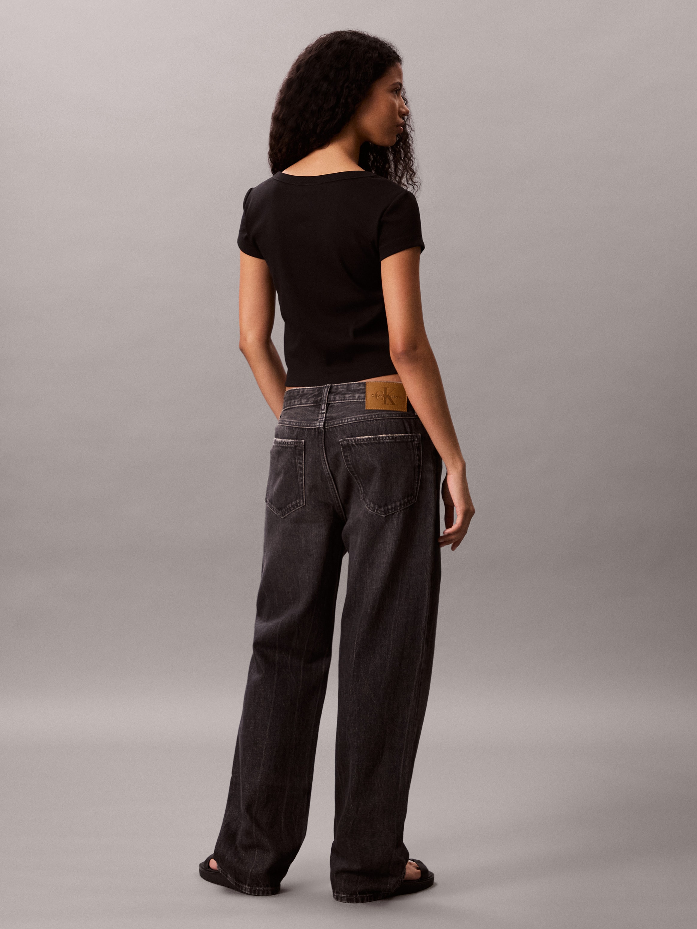 Calvin Klein Jeans T-shirt »WOVEN LABEL BABY RIB« Regular fit mit Rundhalsausschnitt