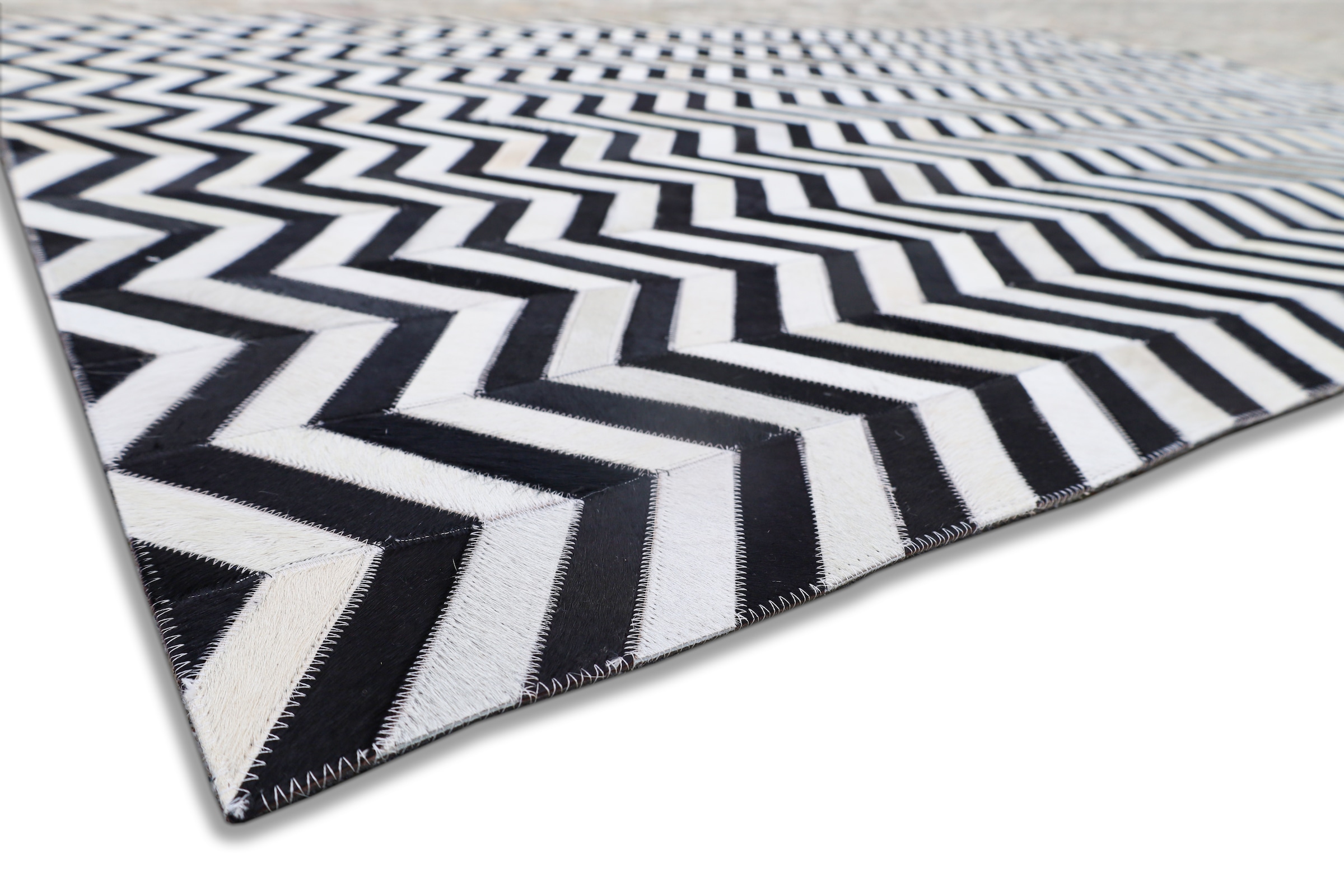 Myflair Möbel & Accessoires Tapis en fourrure »ZEBRA EDGE, echtes Rinderfell, LAGERRÄUMUNG« Rectangulaire 10 mm Höhe fait main, produit naturel, motif en zigzag, structure naturelle